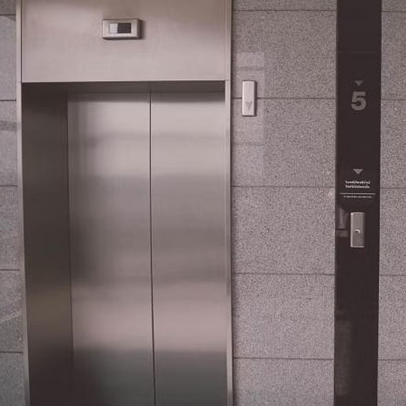 आवाजाही को सुरक्षित बनाने की जरूरत - Precautions to be taken in elevators (30 November 2023)