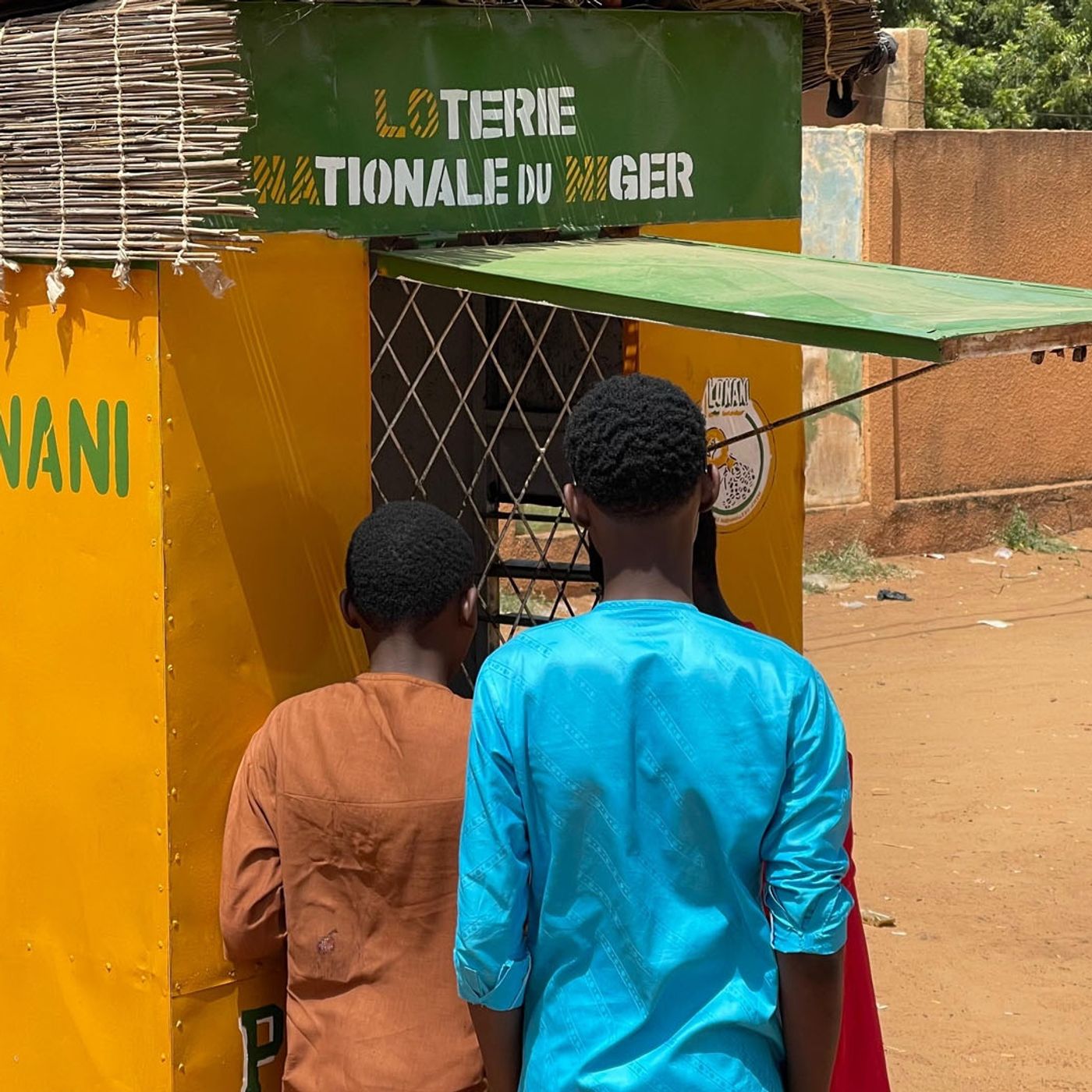 À Niamey, les jeunes et les femmes séduits par les jeux de hasard (Magazine) episode artwork