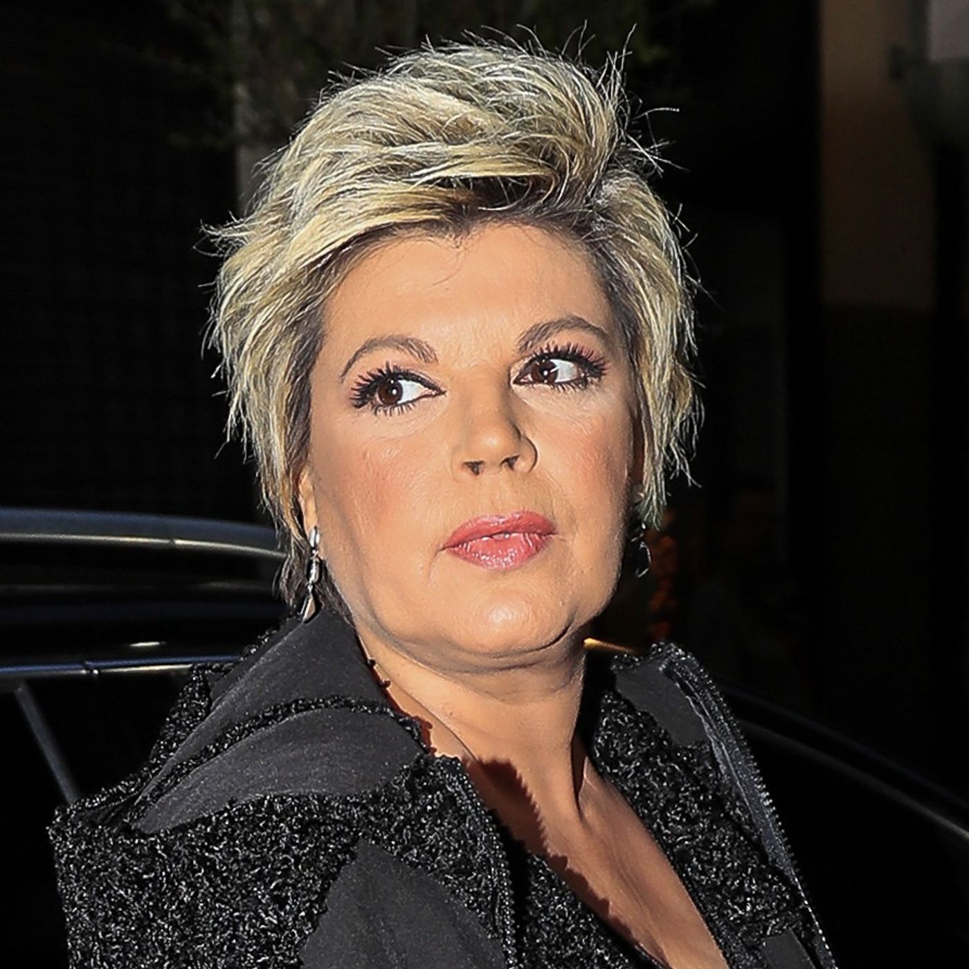 Crónica Rosa: Campanario atrapada en un tren y Terelu sin calientaleches: así sufren los famosos en el apagón