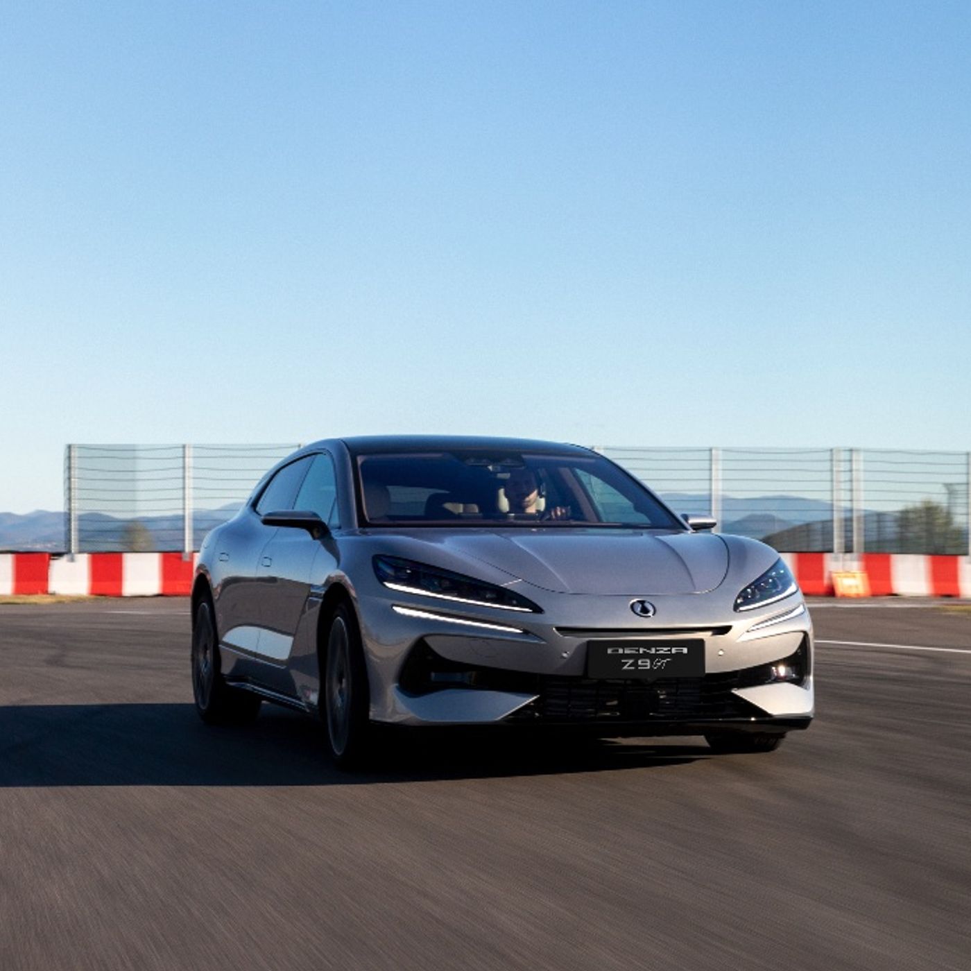 DENZA Z9GT - La gran turismo elettrica da 965 CV che rivoluziona il segmento premium episode artwork