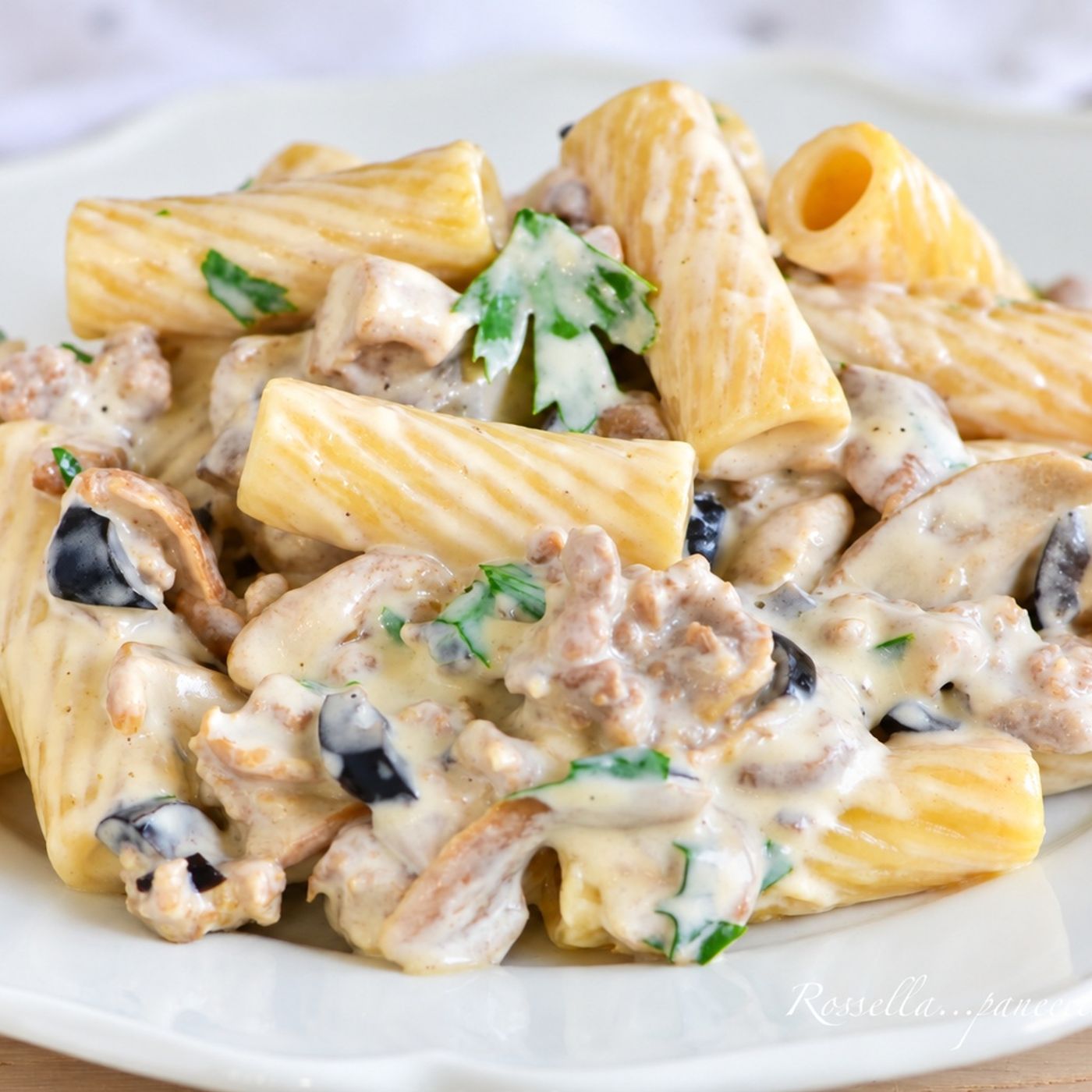Pasta alle Olive e Funghi Senza Panna