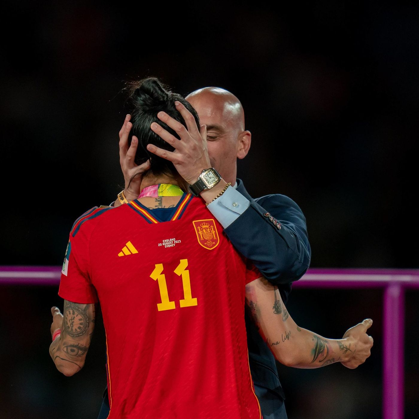 Editorial de Llamas. Luis Rubiales, Jenni Hermoso y el aquelarre feminista