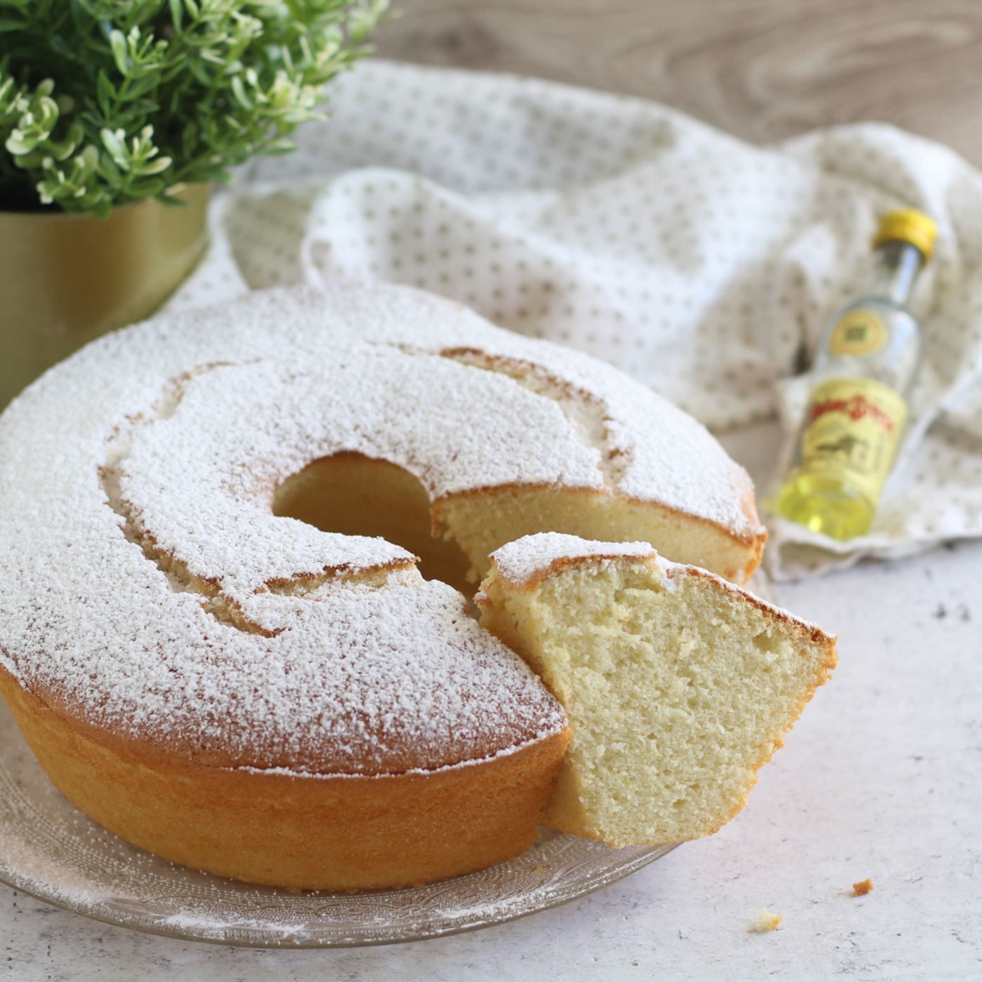Ciambellone al Liquore Strega della Nonna