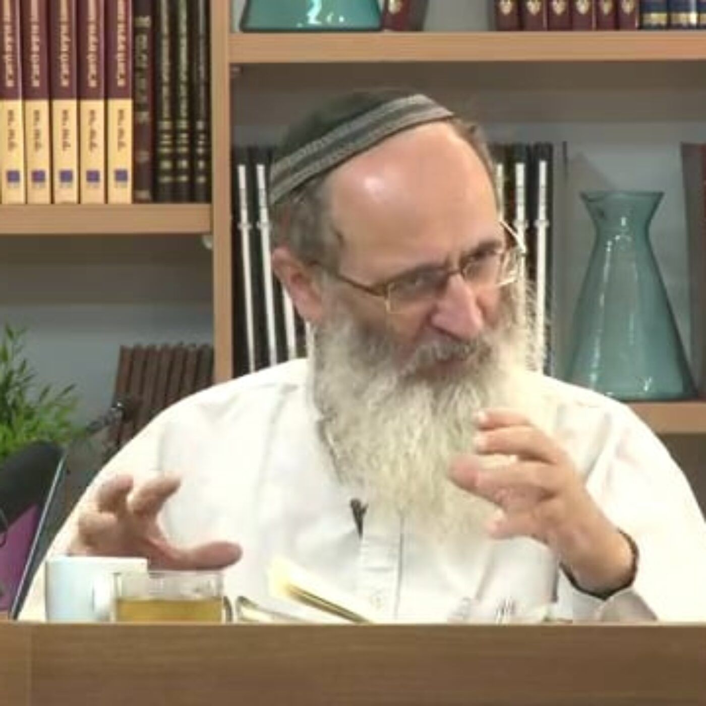 הקשר בין הלבוש להשלמת האדם | הרב אורי עמוס שרקי