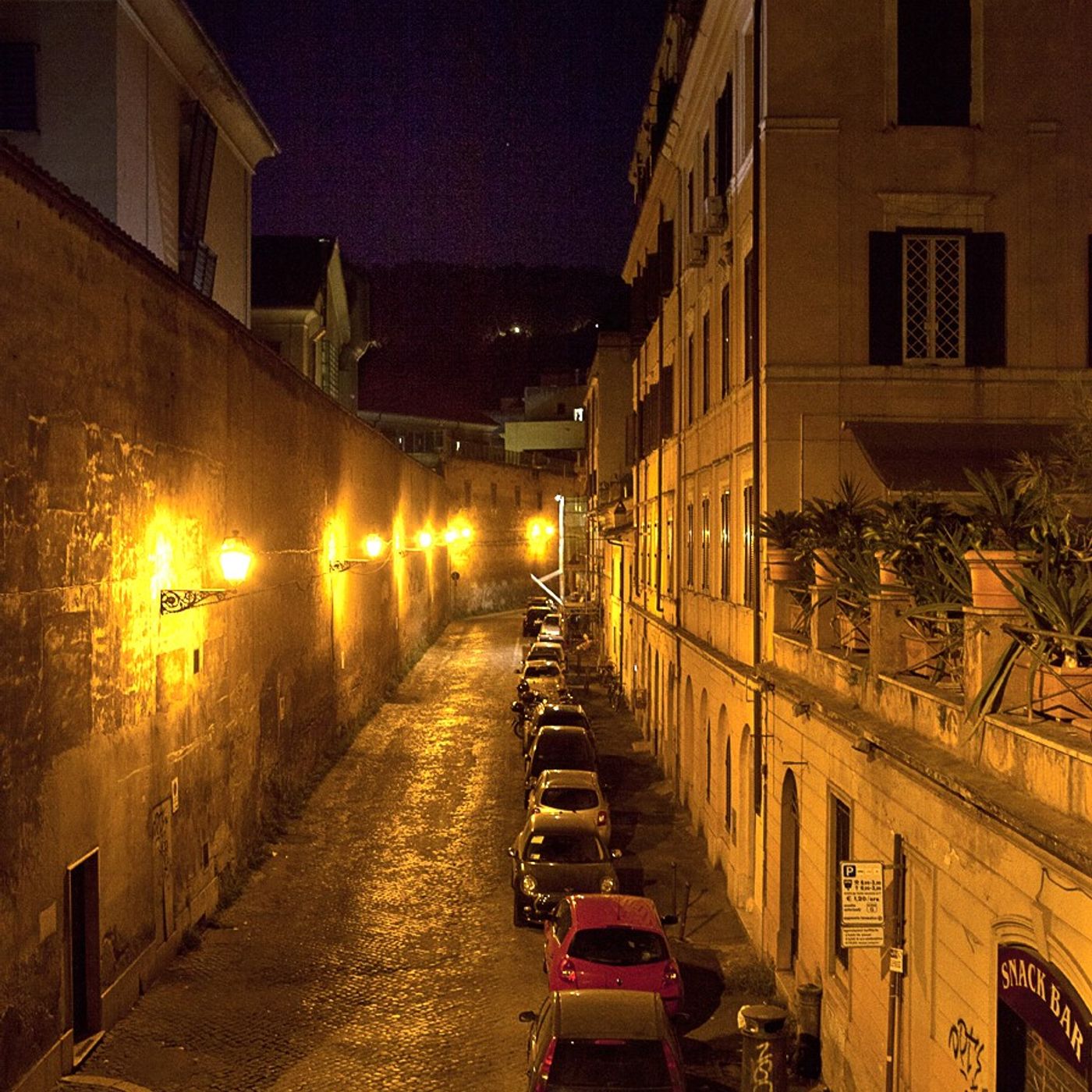 #317 Nella città l'inferno, tra disordini a Regina Coeli, anziani soli e al caldo e altre storie di Roma episode artwork