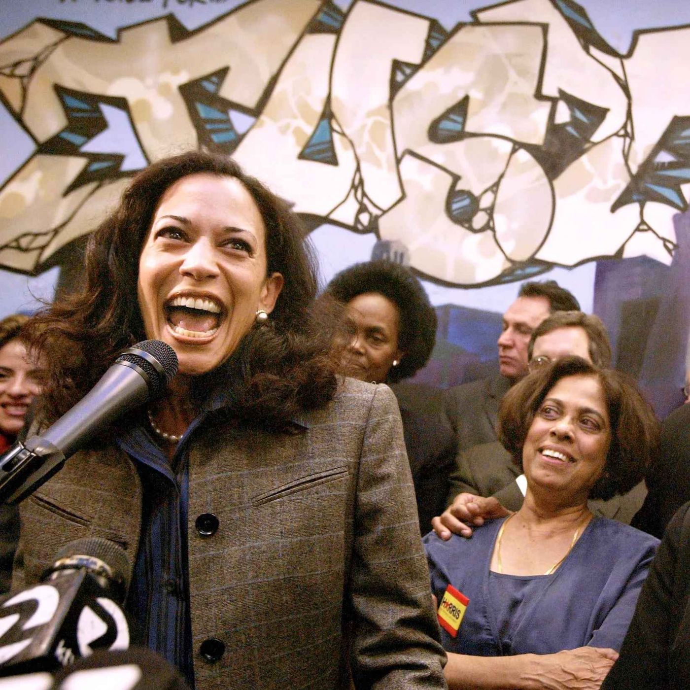 How Kamala Harris schmoozed California