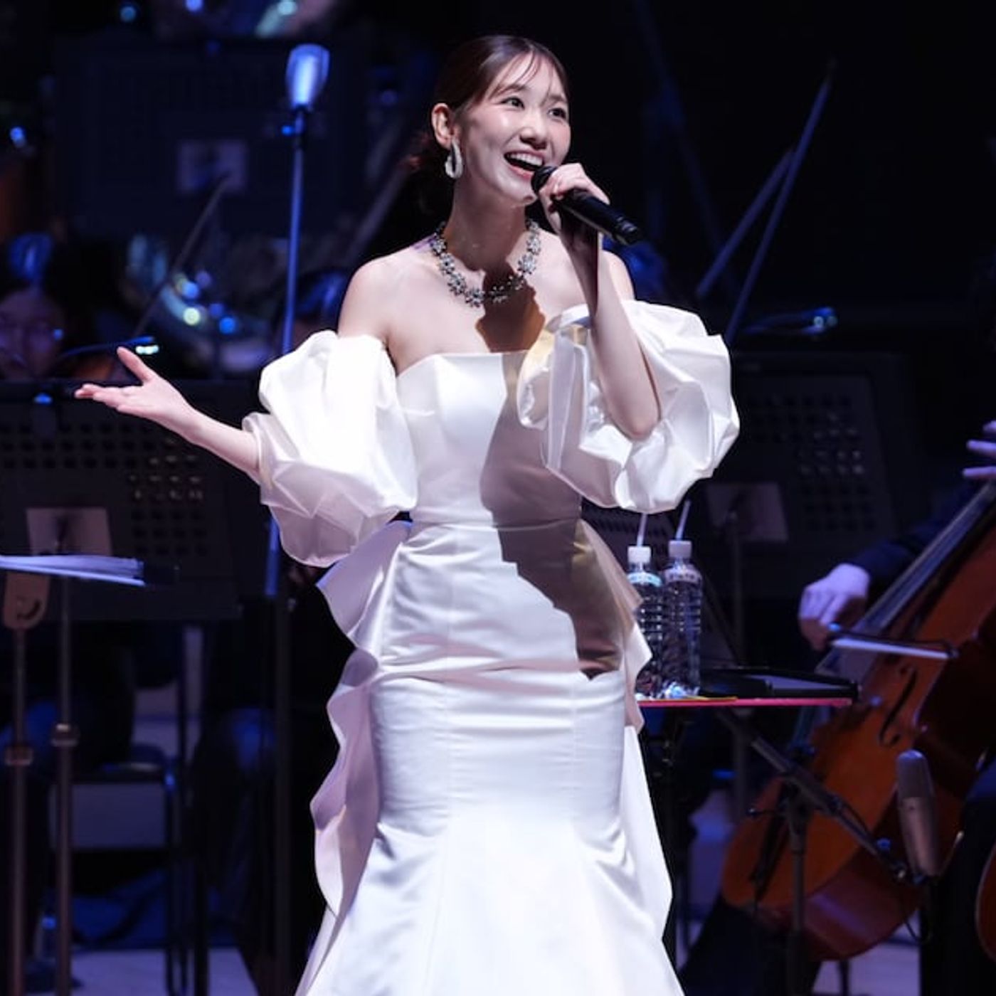 柏木由紀がオーケストラコンサート開催、古巣の楽曲を壮大アレンジで披露　村山彩希とデュエットも（ライブレポート / 写真10枚） - 音楽ナタリー episode artwork
