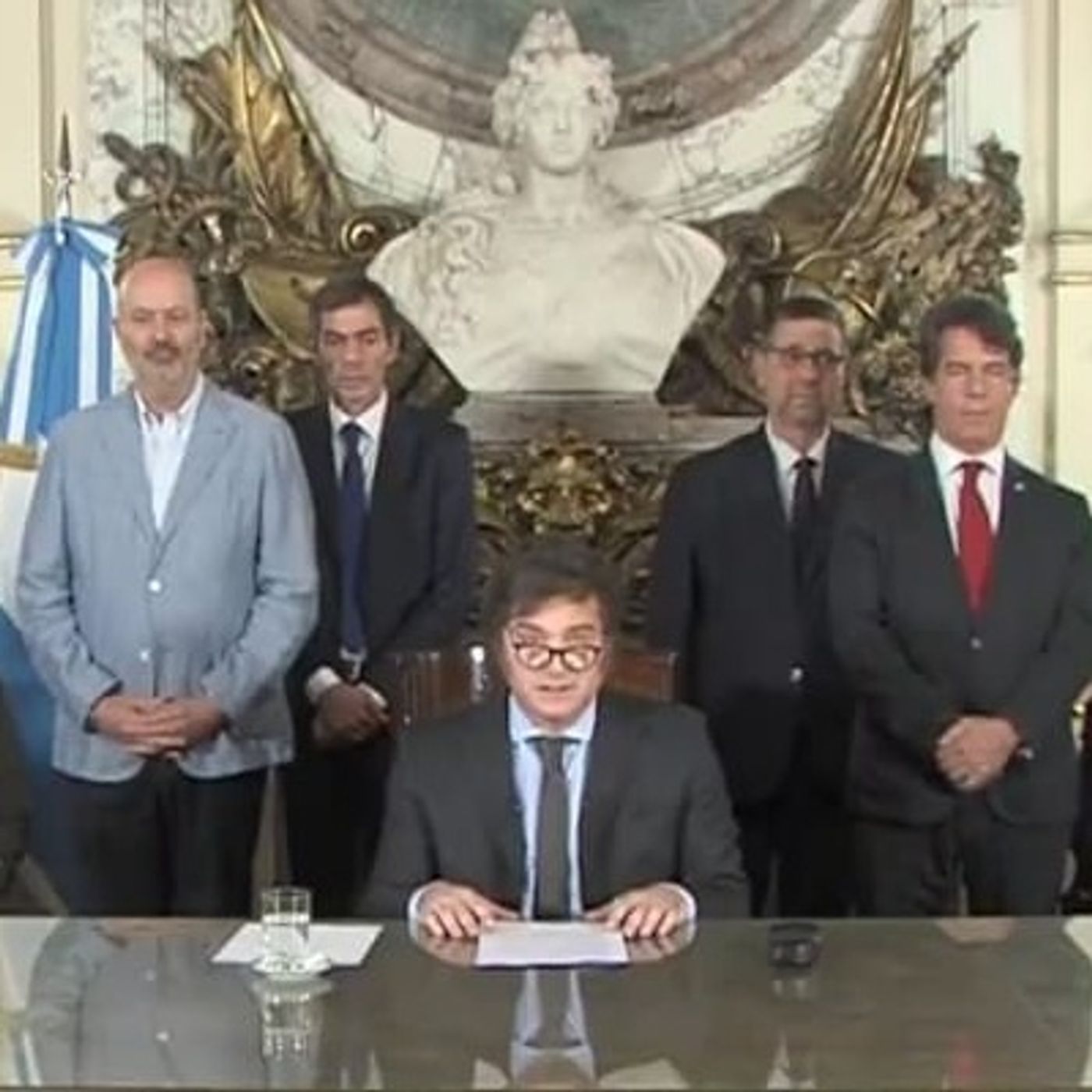 27- Desregulación Económica, privatizaciones, desreguló las obras sociales y los clubes de fútbol podrán ser sociedades anónimas episode artwork