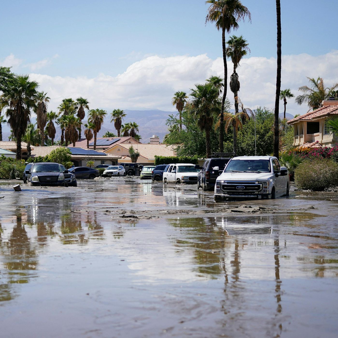 Hilary hits California, Russia fails but moon race goes on and Ukraine dusts off old tanks