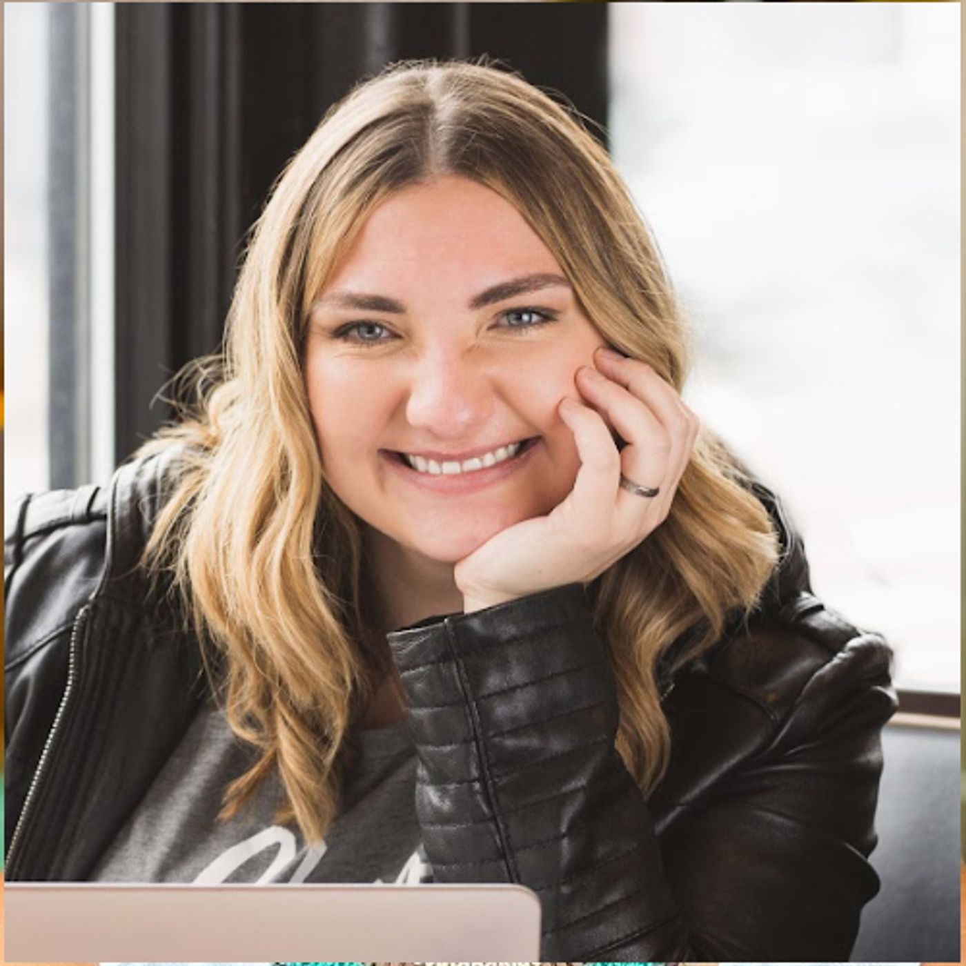 Liz August: How to Bridge The Divide Between Vision and Implementation episode artwork