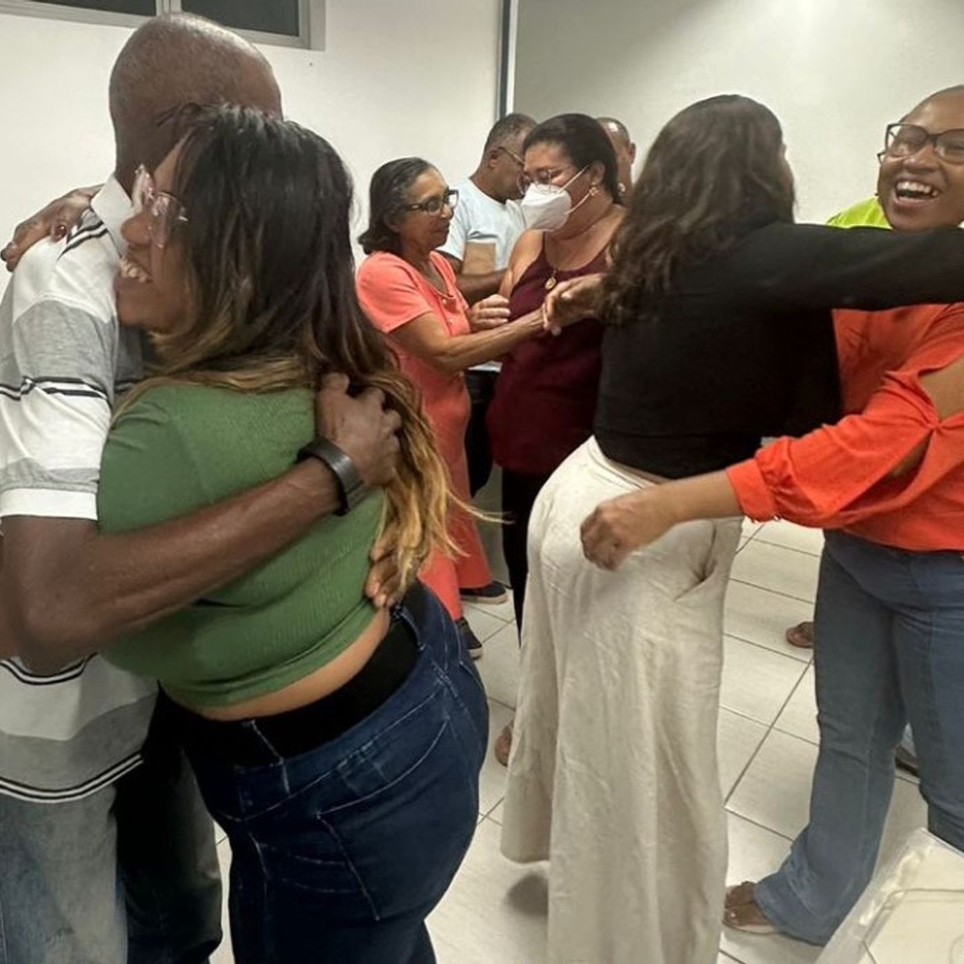Idoso surpreende ao revelar motivo inusitado para reconhecer seis filhos de uma só vez na Bahia