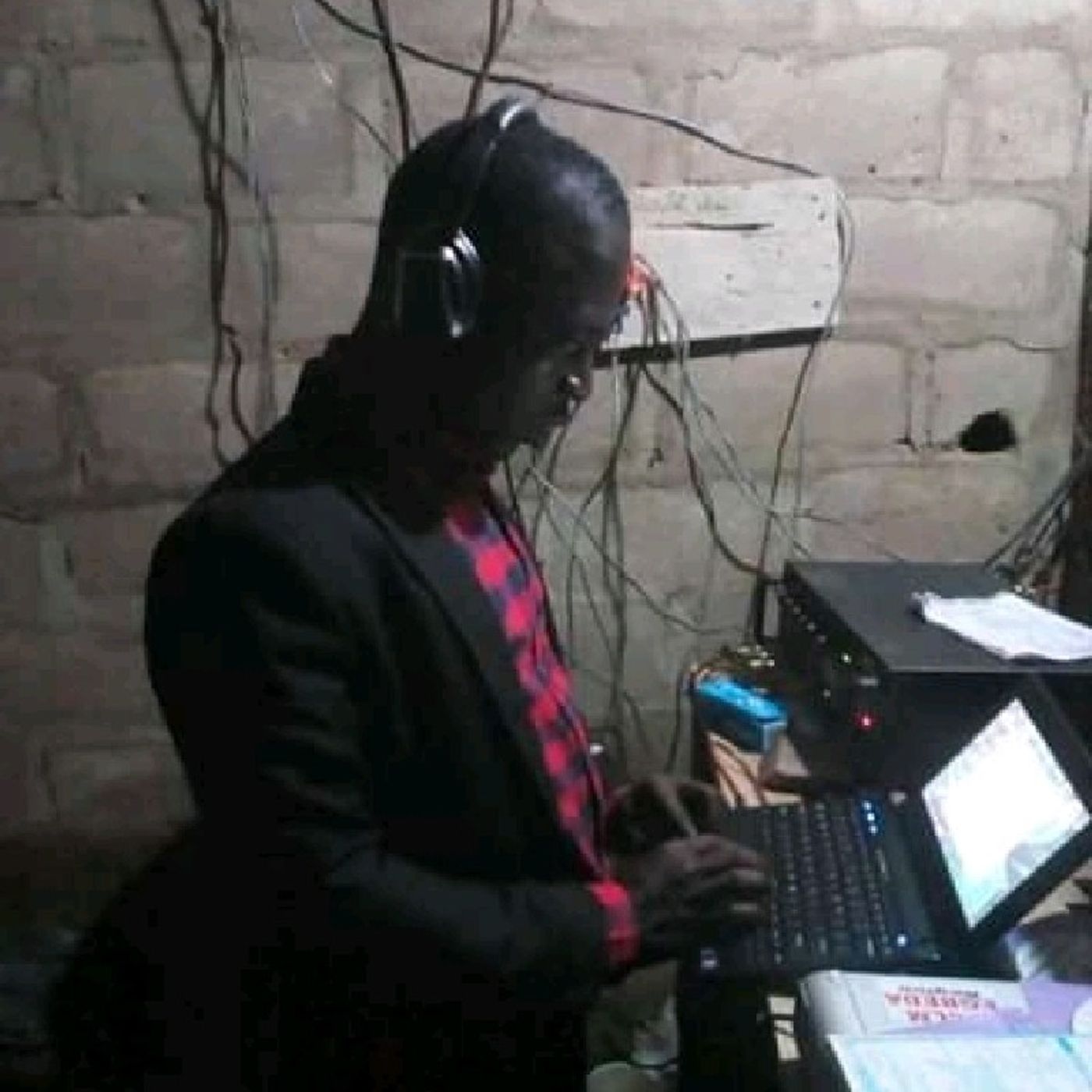 Ile Aláyọ̀ episode artwork