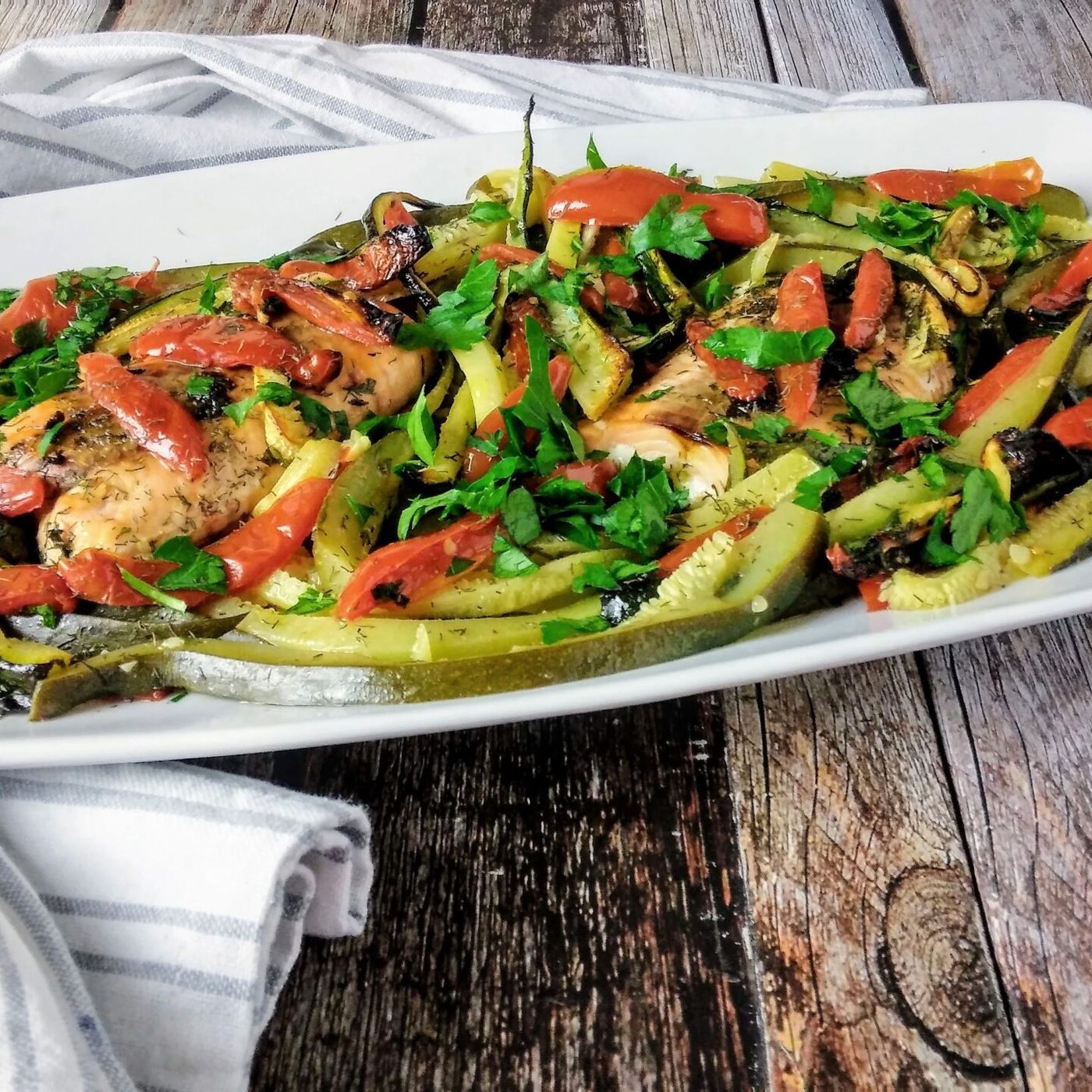 Filetti di salmone al forno con zucchine: perfetto connubio per un piatto fresco e gustoso episode artwork
