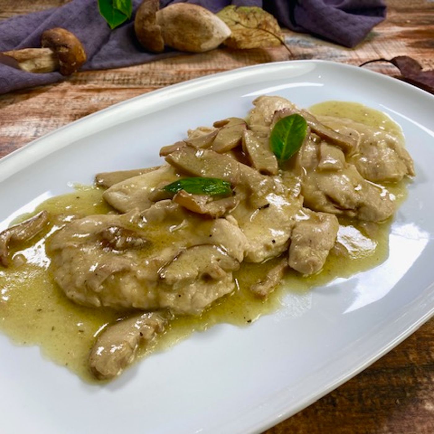 Scaloppine di Petto di Pollo ai Funghi: Ricetta Facile e Gustosa per un Secondo Piatto Cremoso episode artwork