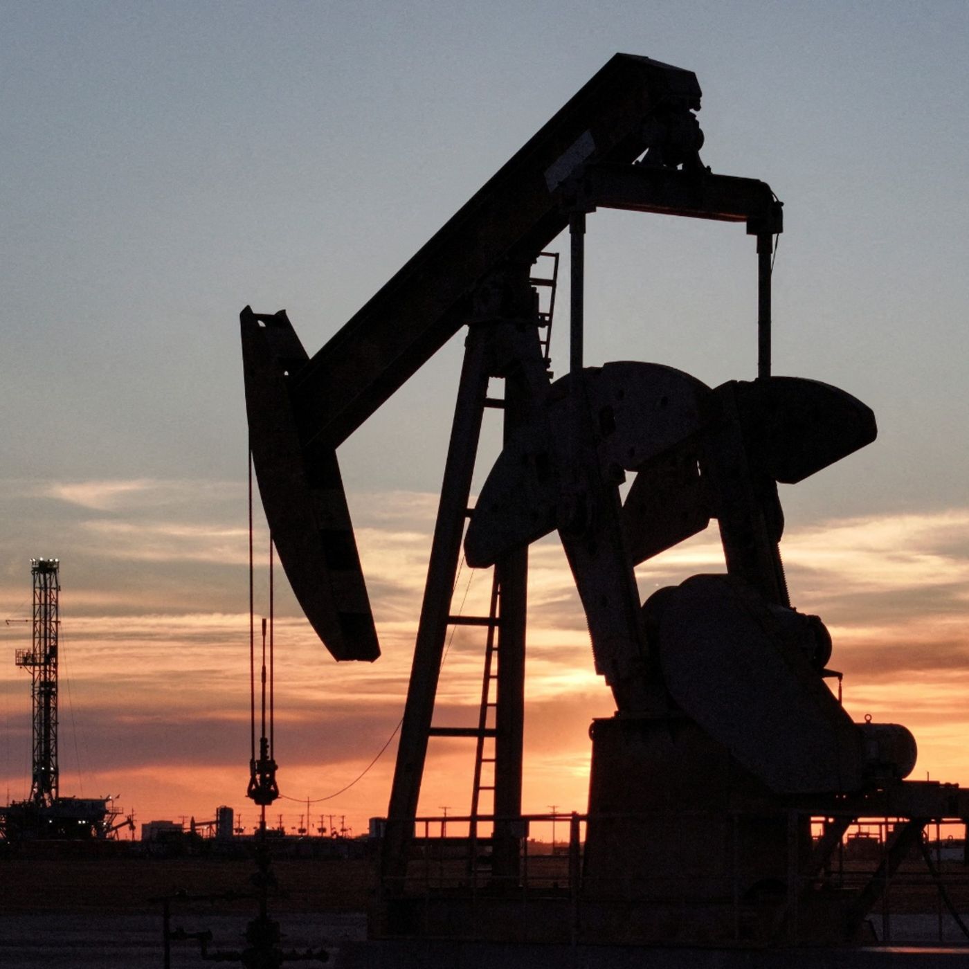 Oil price drops after Trump hints at short Iran war episode artwork