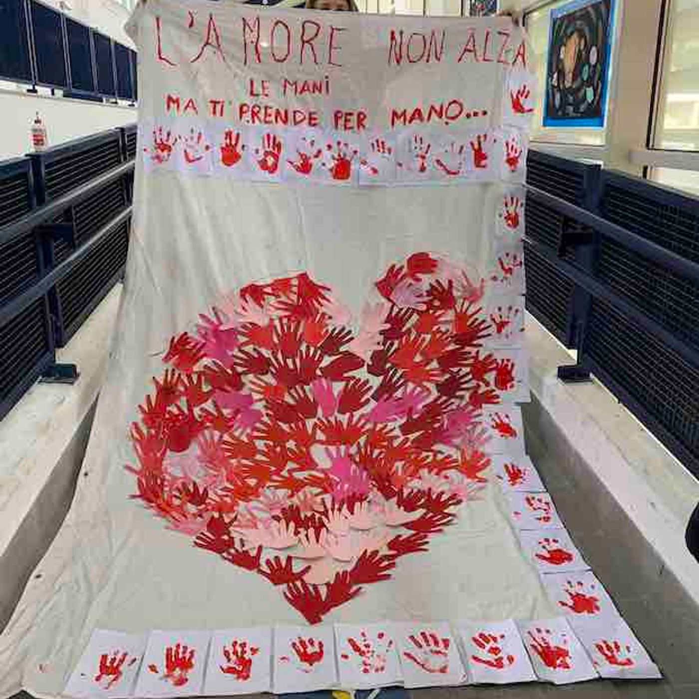 L' amore non alza le mani, ma ti prende per mano!