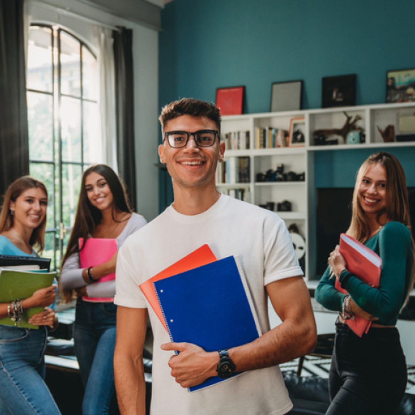 Trovare casa da studenti è dura, i Collegi Universitari di Merito cambiano le regole episode artwork