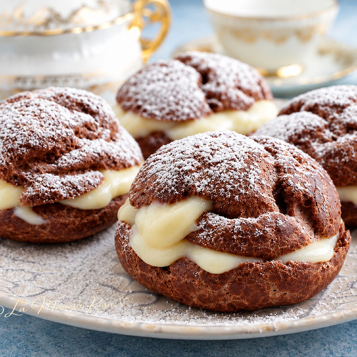 Bignè con pasta choux al cioccolato farciti con crema pasticcera episode artwork