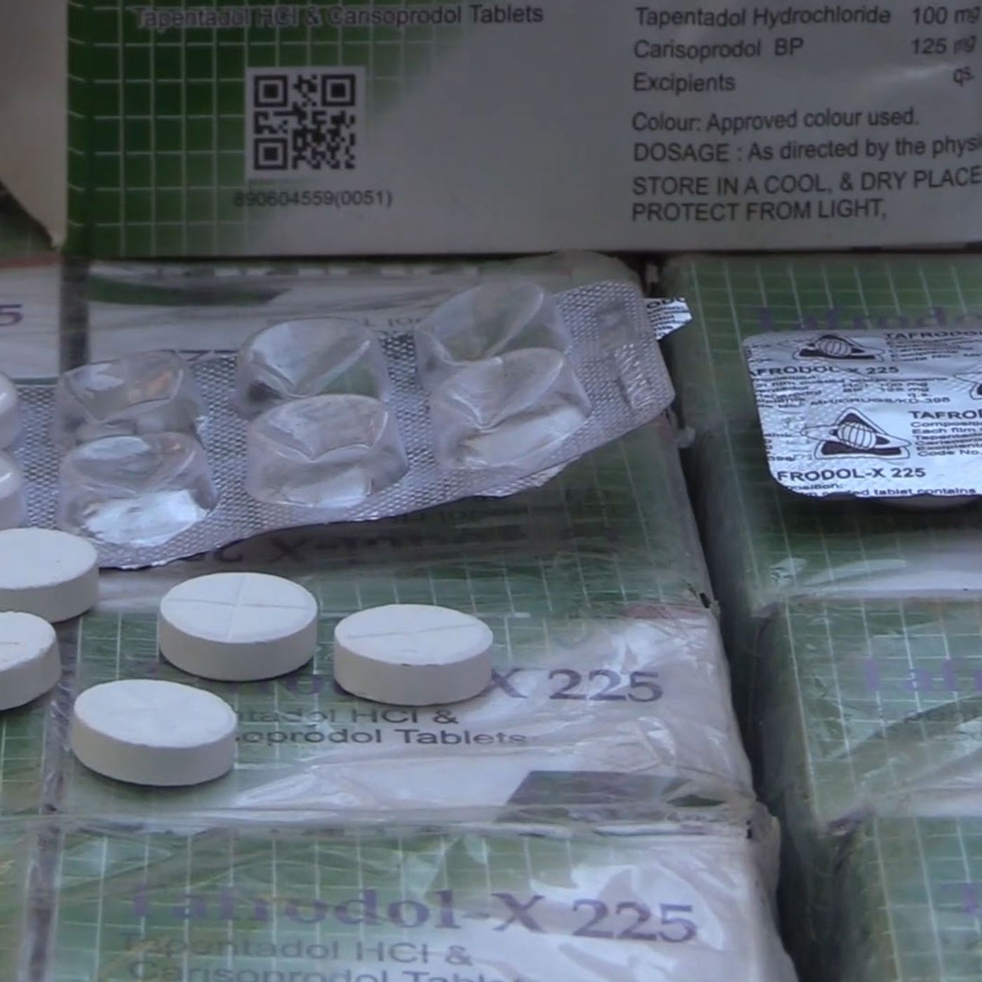Une importante quantité de comprimés de drogue ont été saisis à Dosso episode artwork