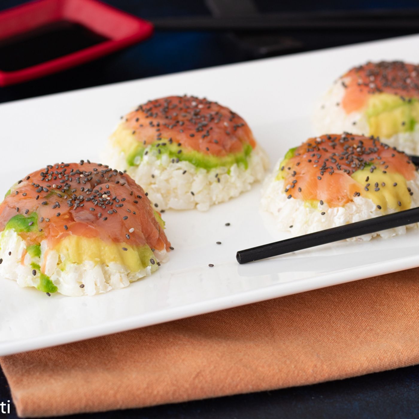Sushi Cake Monoporzione la ricetta facile per tortini di riso e salmone episode artwork