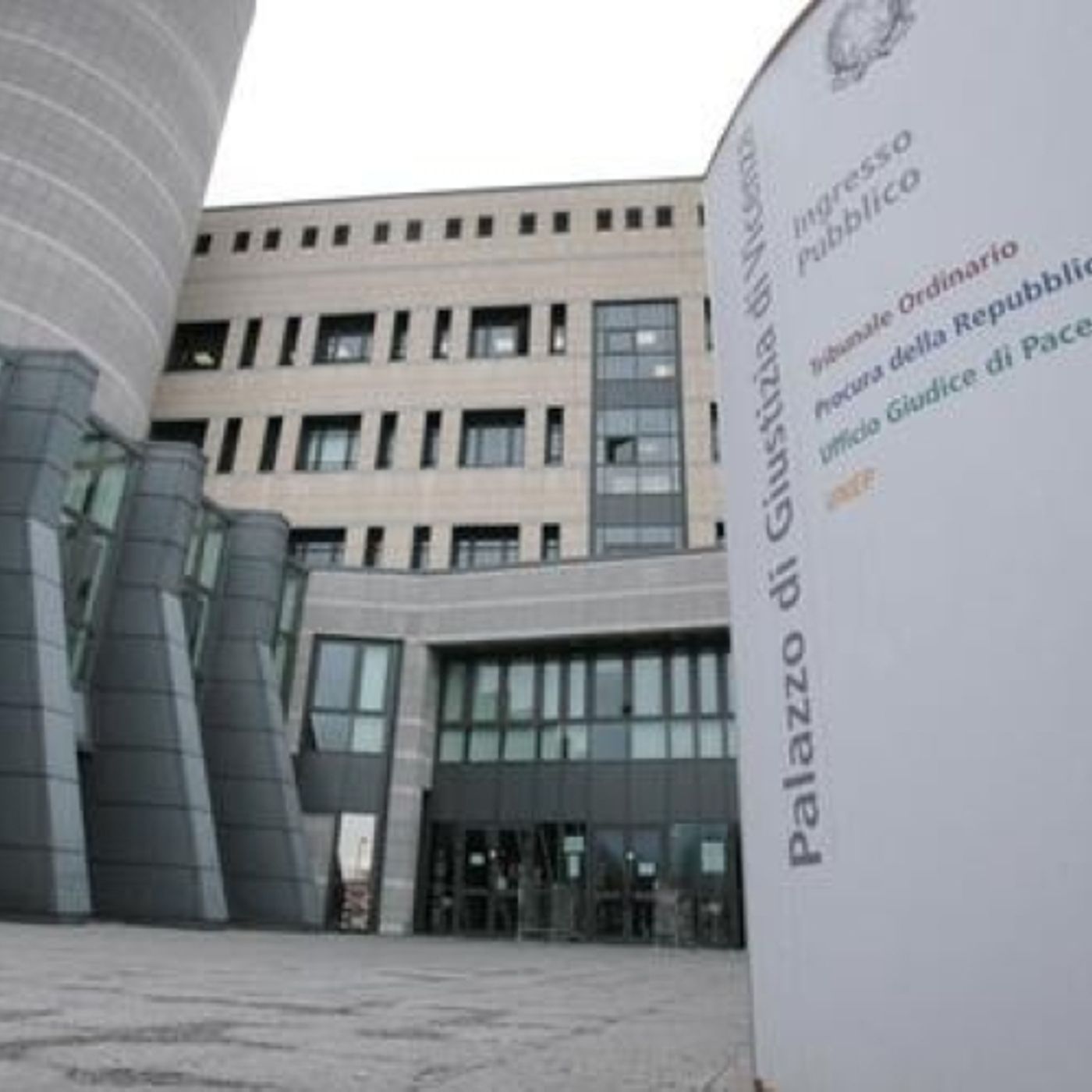 Dal domicilio al carcere: stretta del Gip sull’uomo accusato di violenza sessuale episode artwork