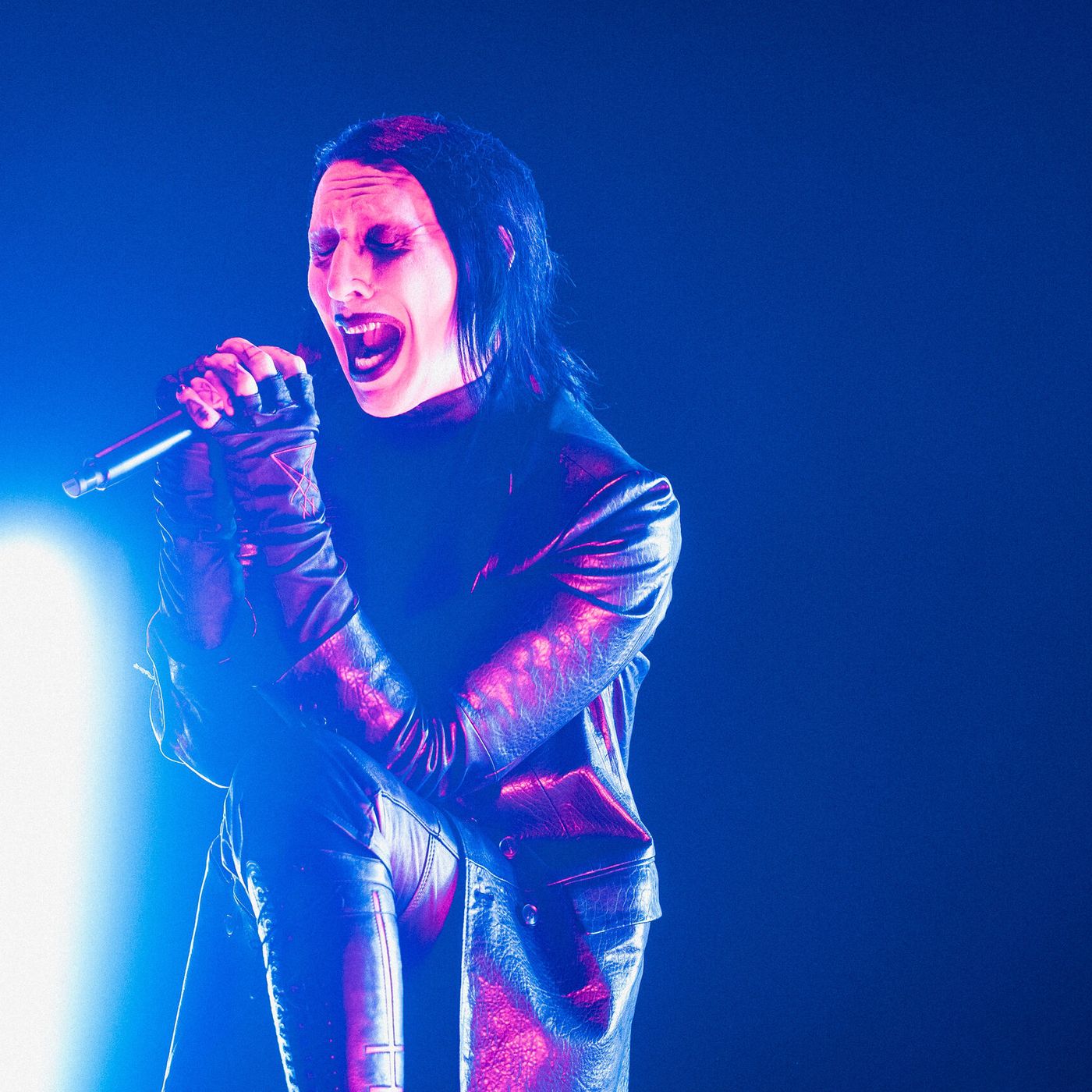 Icónica se rinde al universo oscuro de Marilyn Manson episode artwork