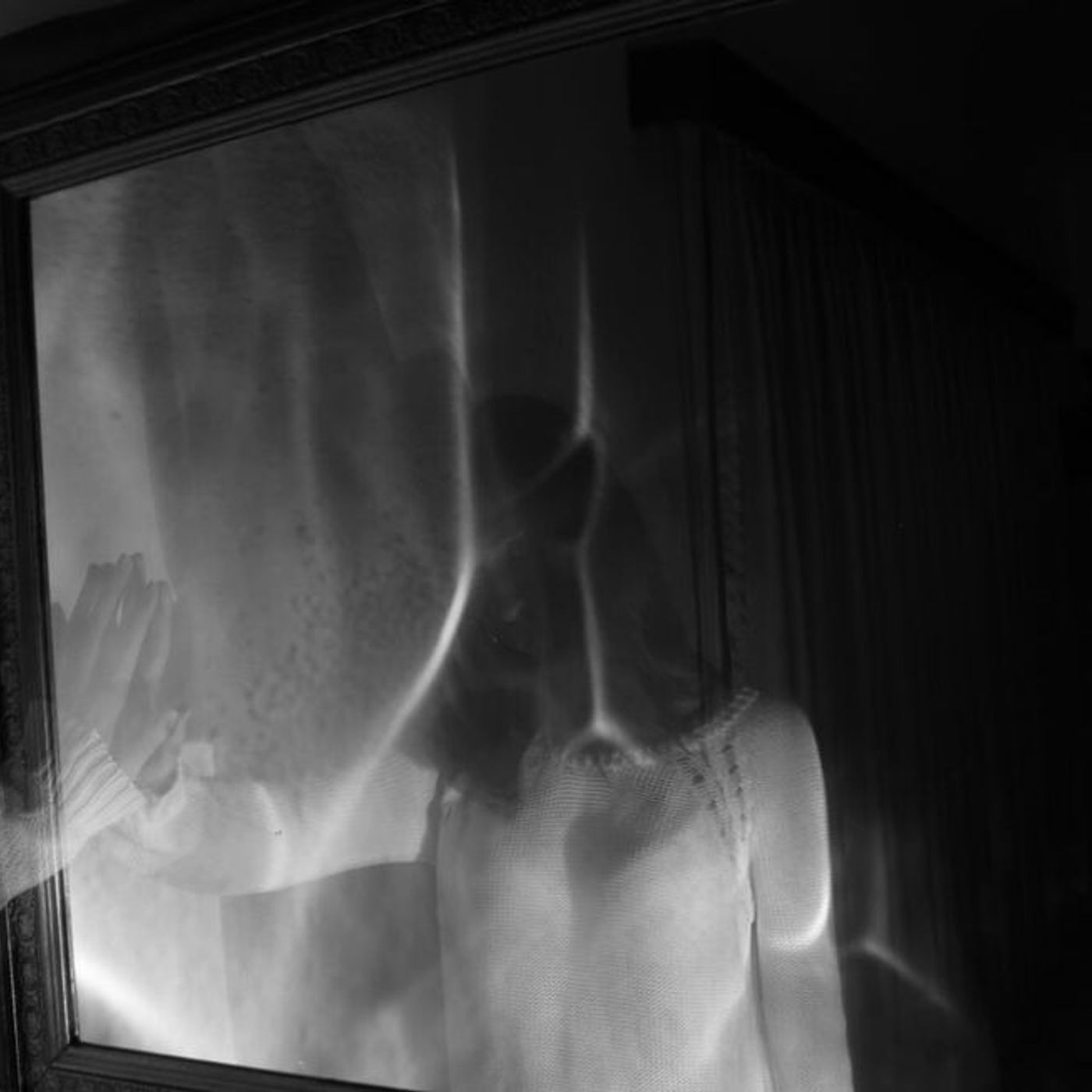 Historias de Miedo Octubre 12 de 2023 EL ESPEJO Y MENSAJES