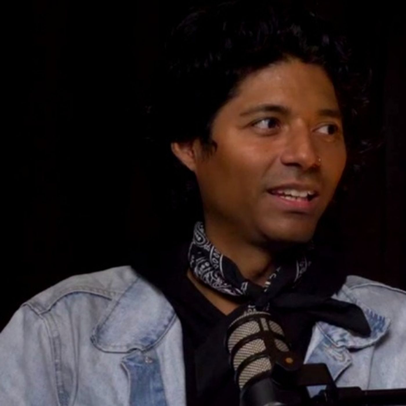 "Los perros me enseñaron más que los humanos": Grillo | Podcast Librero