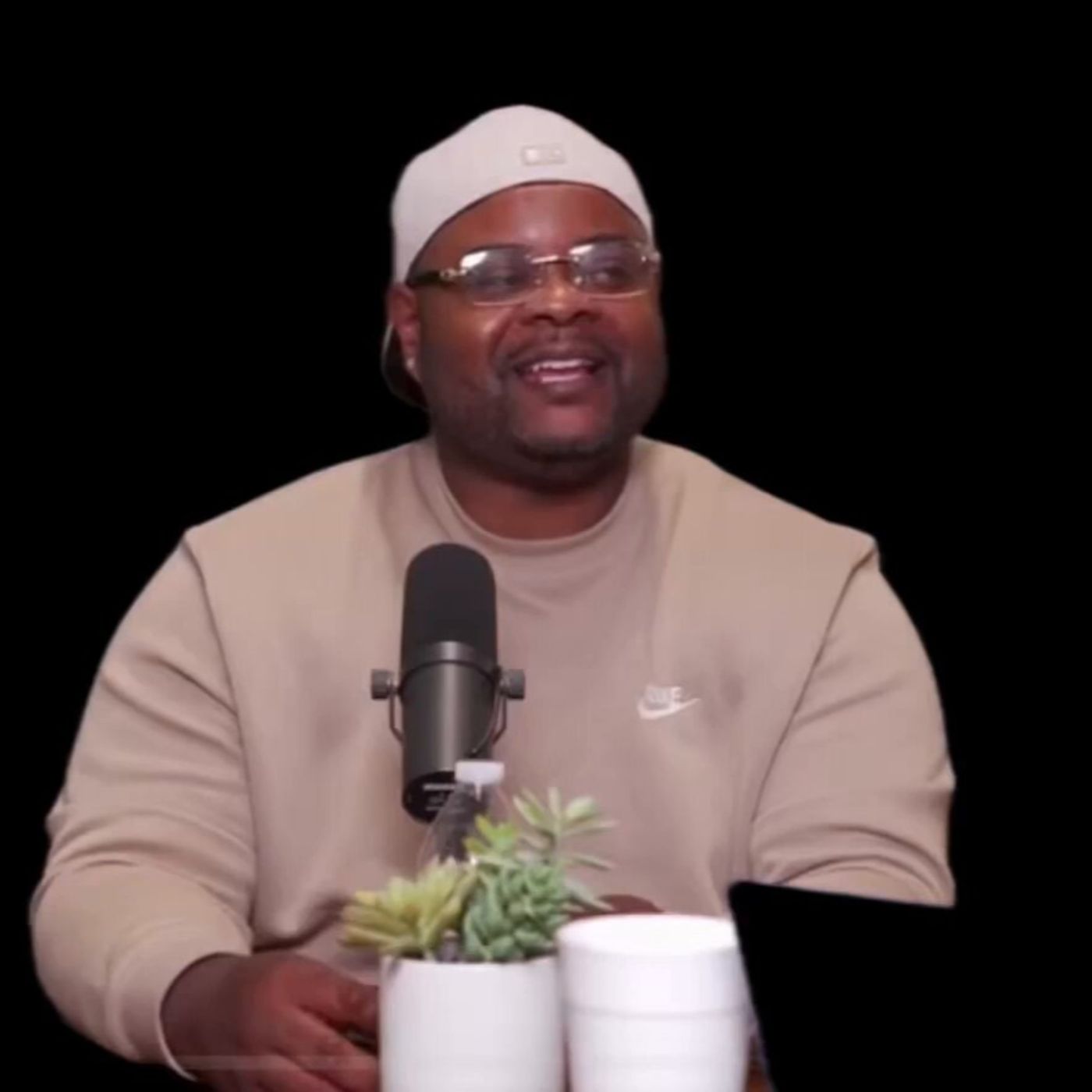 [AUDIO] EP 77 | REED discusses OHM MAGAZINE, ENTREPRENUERSHIP, HUSTLING, MUSIC, AWARD SHOW, and more!!
