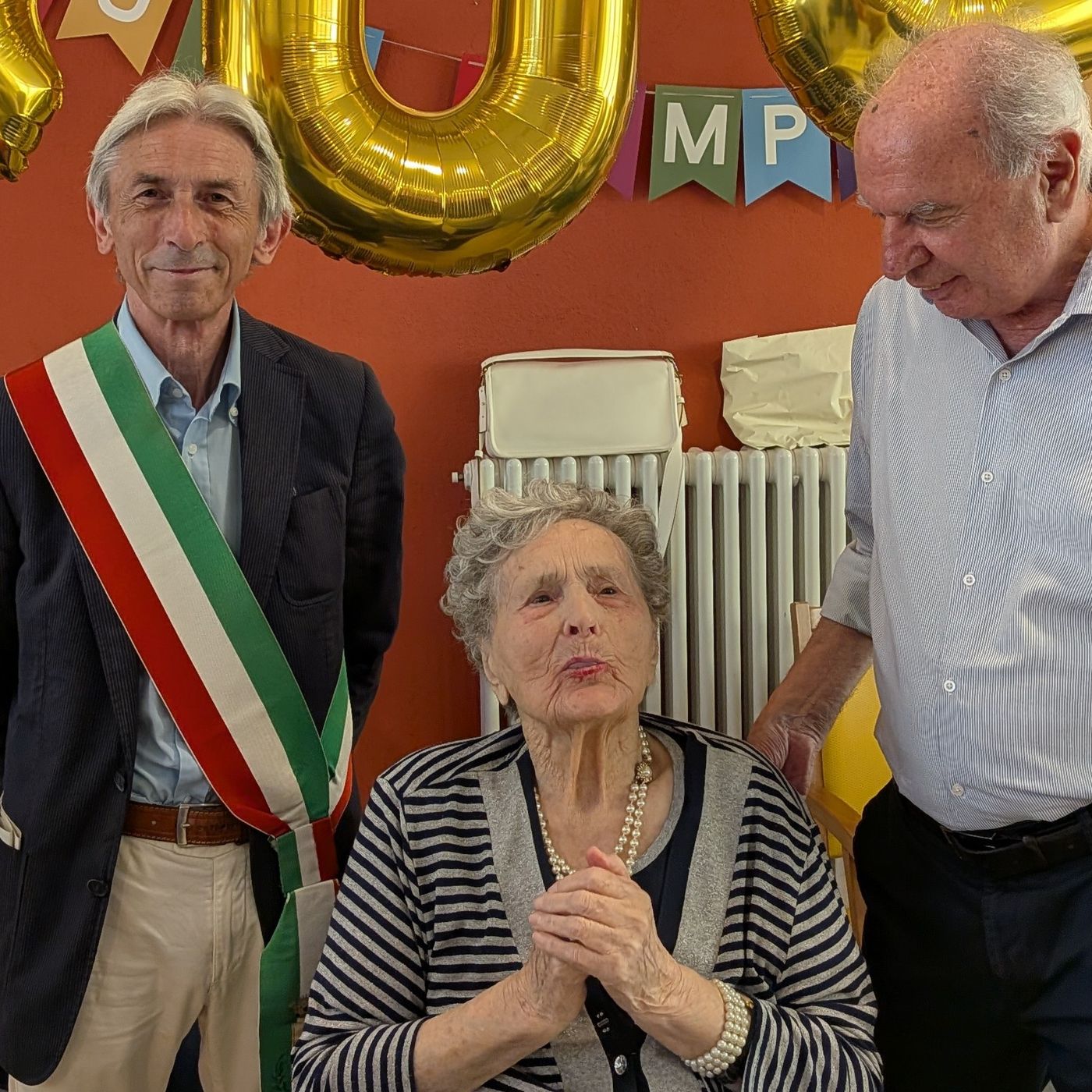 Giuseppina De Toni festeggia 102 anni: una vita nella filatura della Lanerossi episode artwork