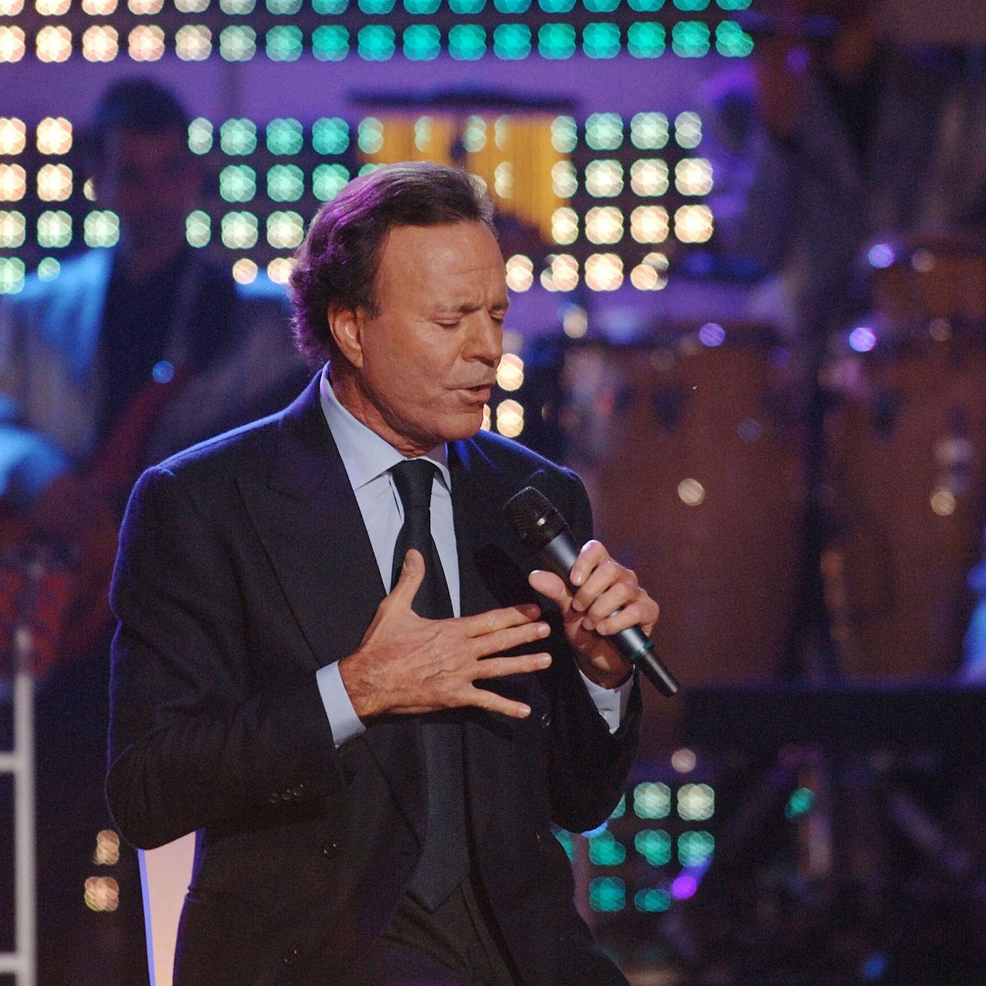 Crónica Rosa: Caso Julio Iglesias: De acoso sexual a abuso laboral