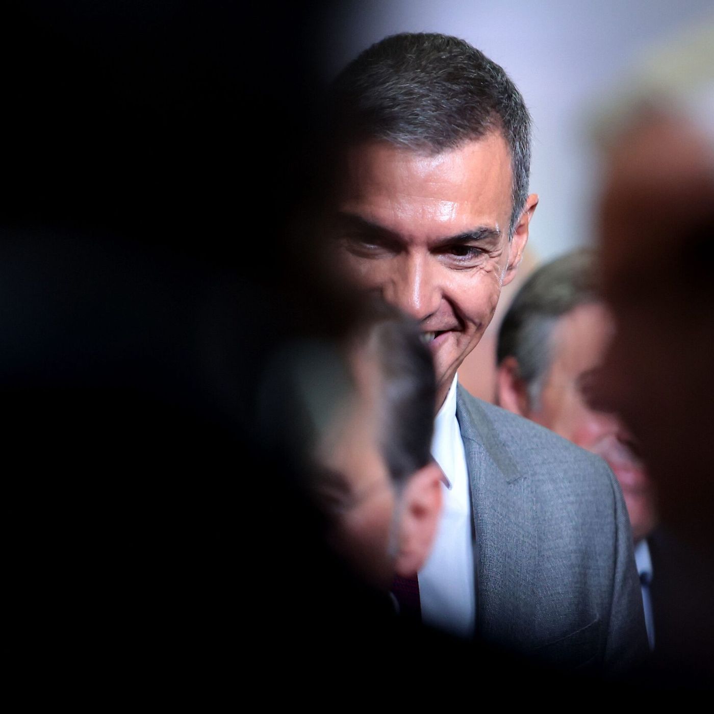 Las Noticias de La Mañana: Sánchez reúne al "hampa internacional" en Barcelona