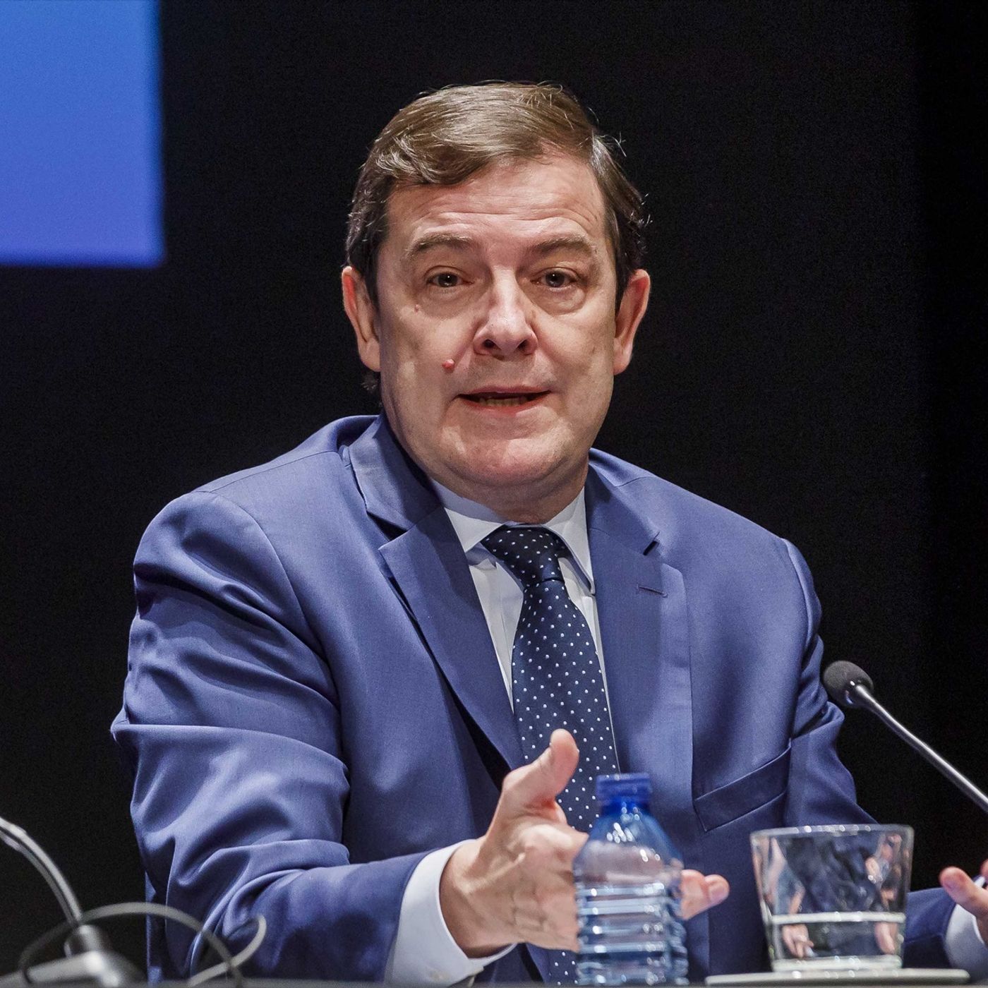 Tertulia de Herrero: Una encuesta señala que el PP subiría y Vox sufriría un frenazo en Castilla y León