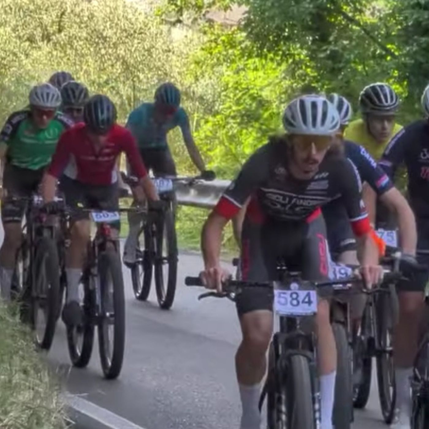 Due ciclisti infortunati alla Durona Bike. Uno è ruzzolato nel bosco episode artwork