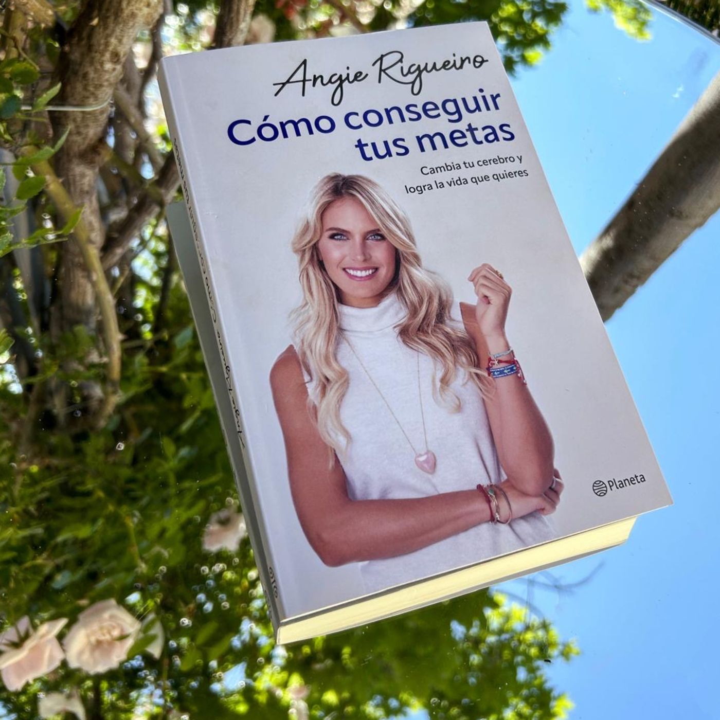 COMO LOGRAR LA VIDA QUE QUIERES CON ANGIE RIGUEIRO podcast artwork