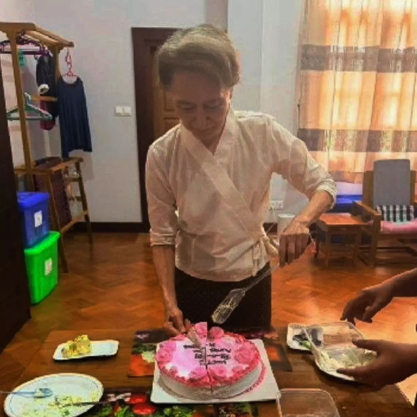 Aung San Suu Kyis son speaks to DW about rare new pictures of her