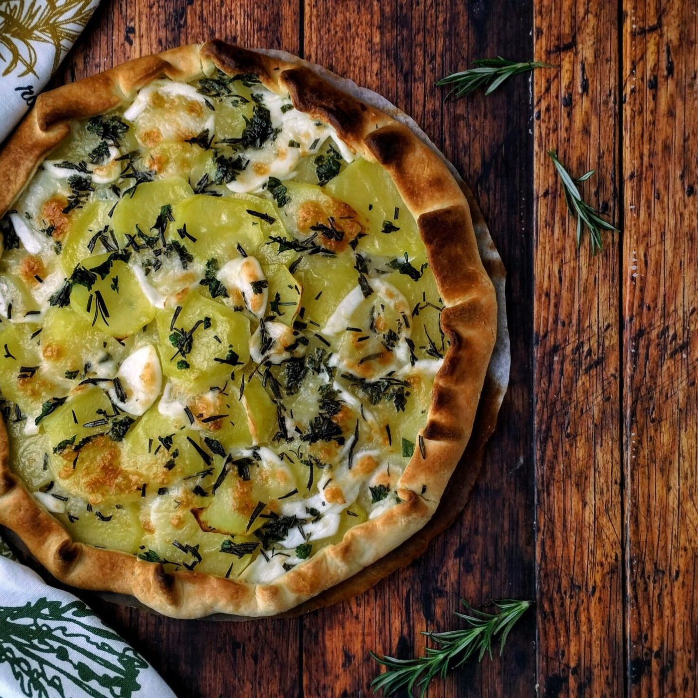 Torta salata con patate mozzarella e rosmarino: fragrante scrigno di sfoglia dal saporito ripieno. episode artwork