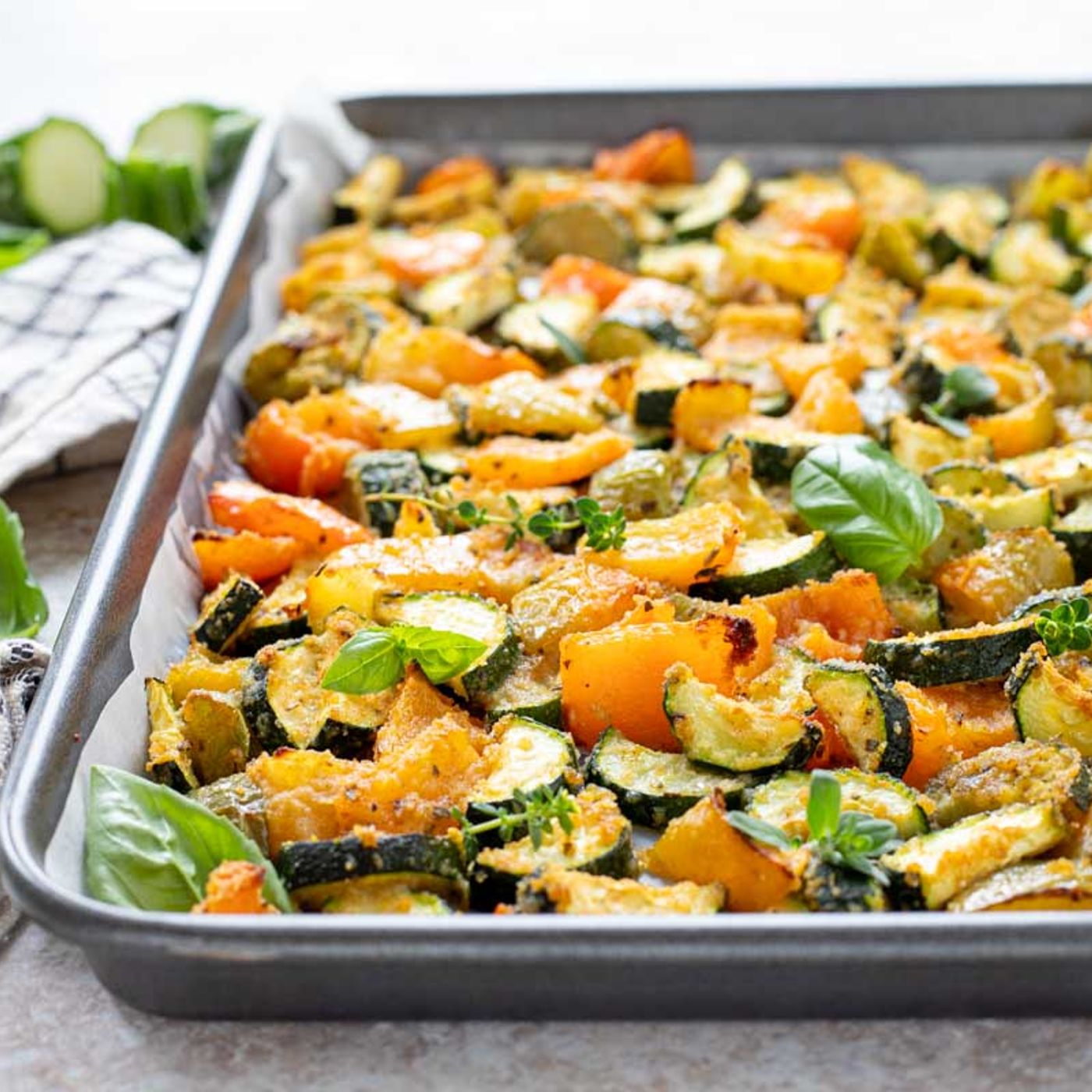 Zucchine e peperoni gratinati al forno episode artwork