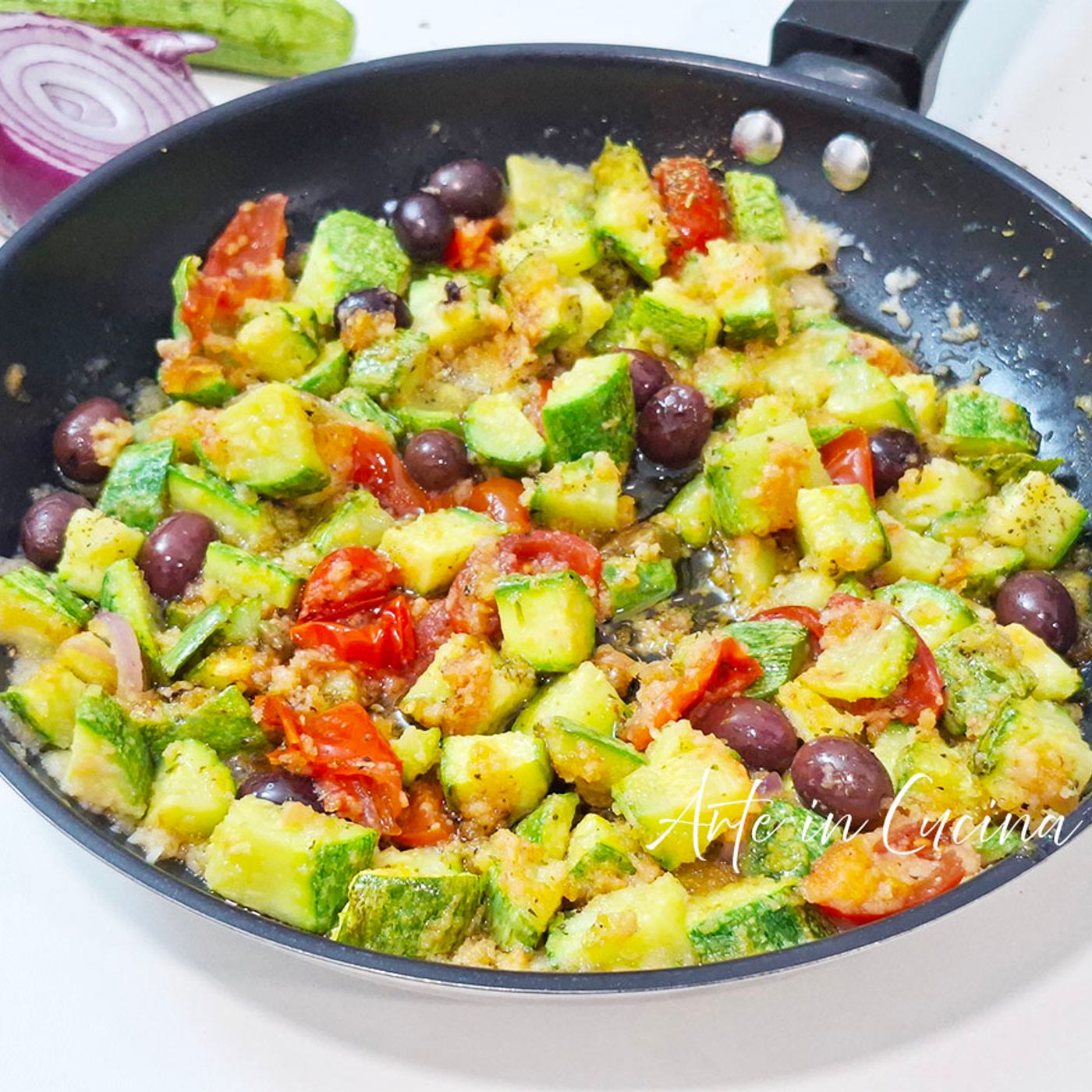 Zucchine gratinate in padella: contorno alla mediterranea