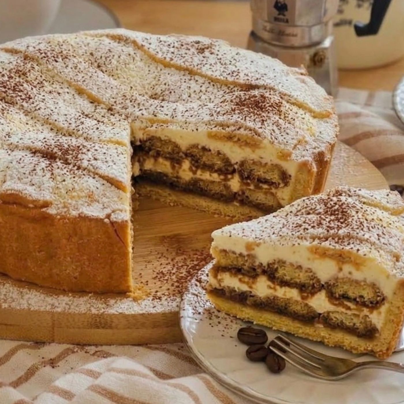 Crostata delizia al Tiramisù: dolce ripieno di savoiardi e crema al mascarpone