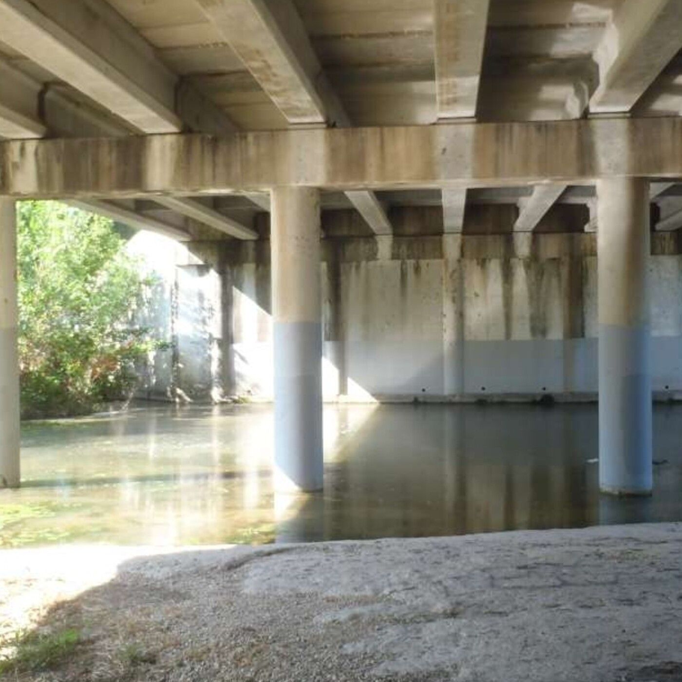 Historias de Miedo Octubre 23 2020 UNA SOMBRA BAJO EL PUENTE