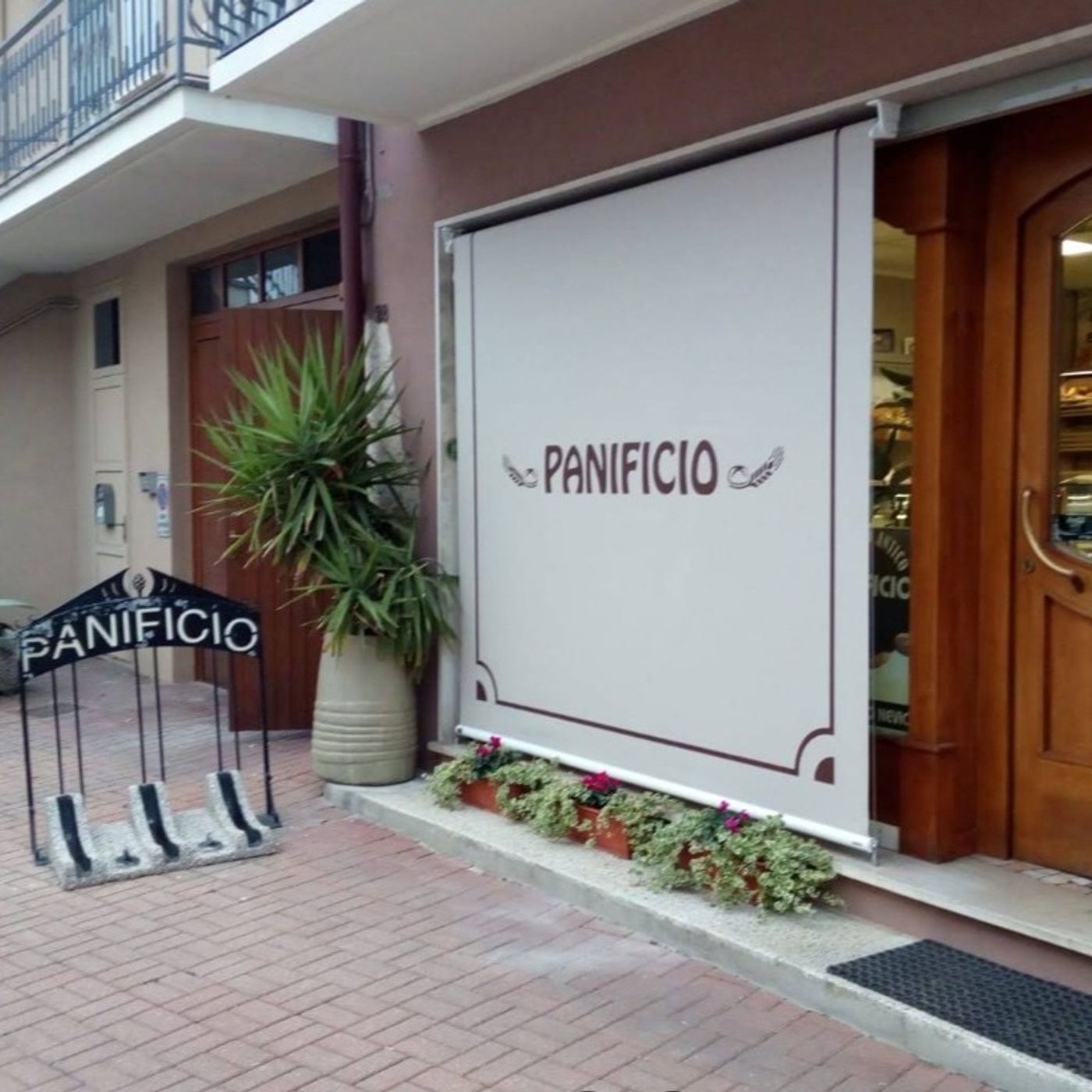 Lo aspettano in panificio ma non risponde: trovato morto il panettiere Nevio Lorenzato episode artwork