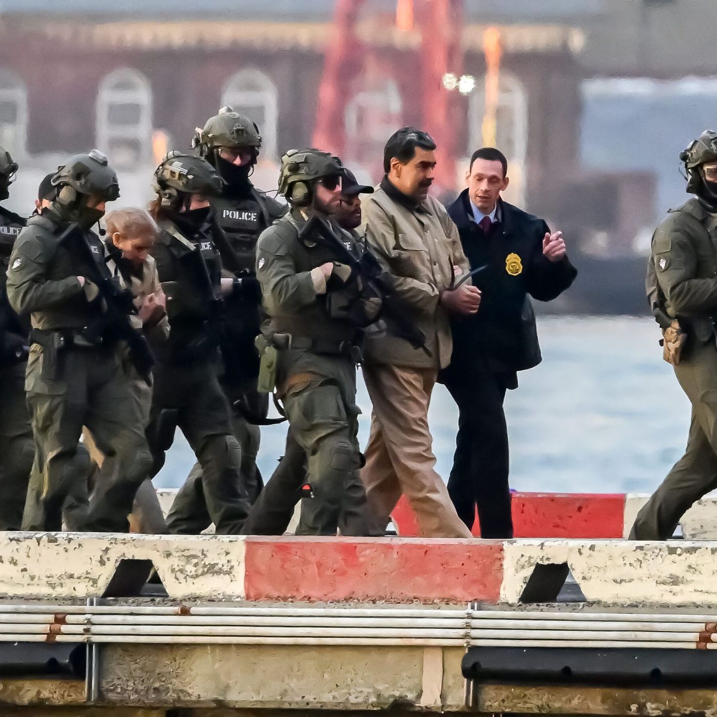 Editorial de Llamas. Maduro cae y el rojerío rabia...Pues rabiad malditos