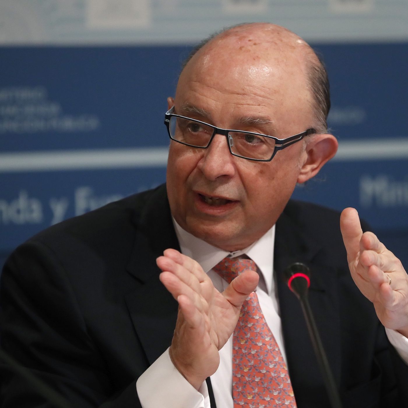 Las Noticias de La Mañana: Juez imputa a Montoro por beneficiar a gasistas como ministro de Hacienda