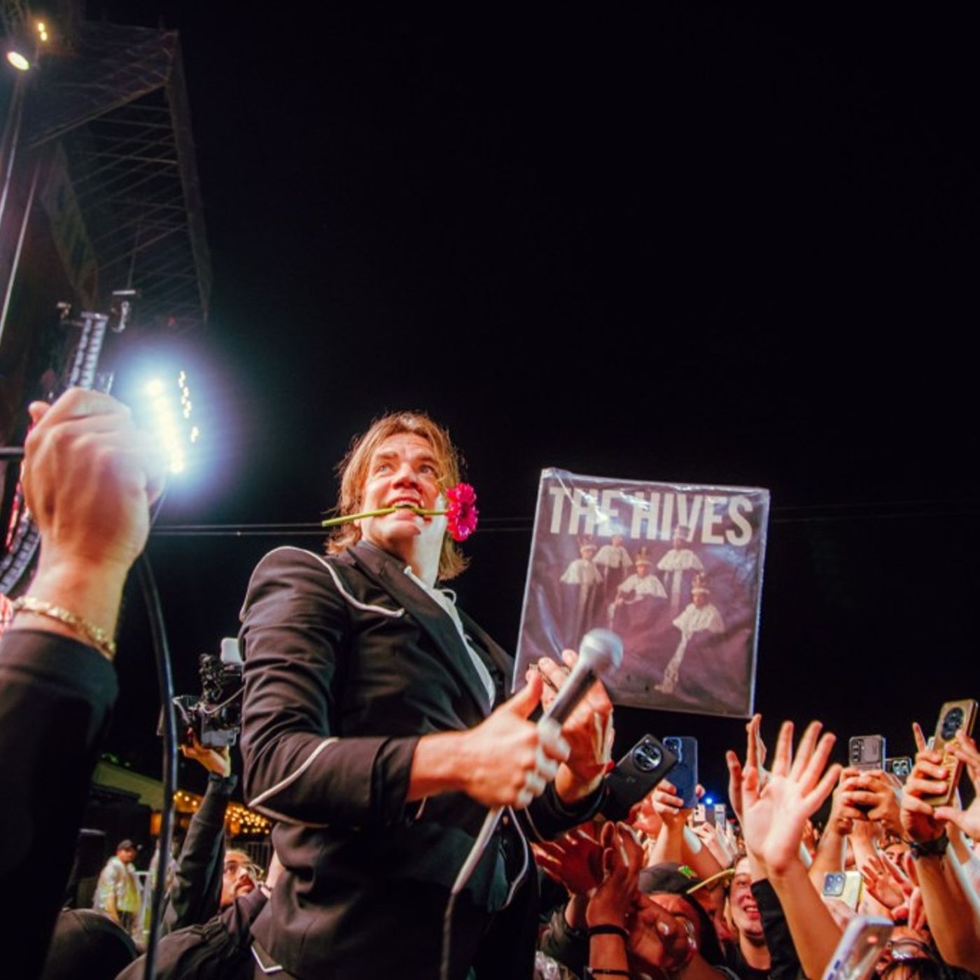 How The Hives Conquered Latin America in Spanish & Portuguese: ‘We Really Like It Here’ episode artwork