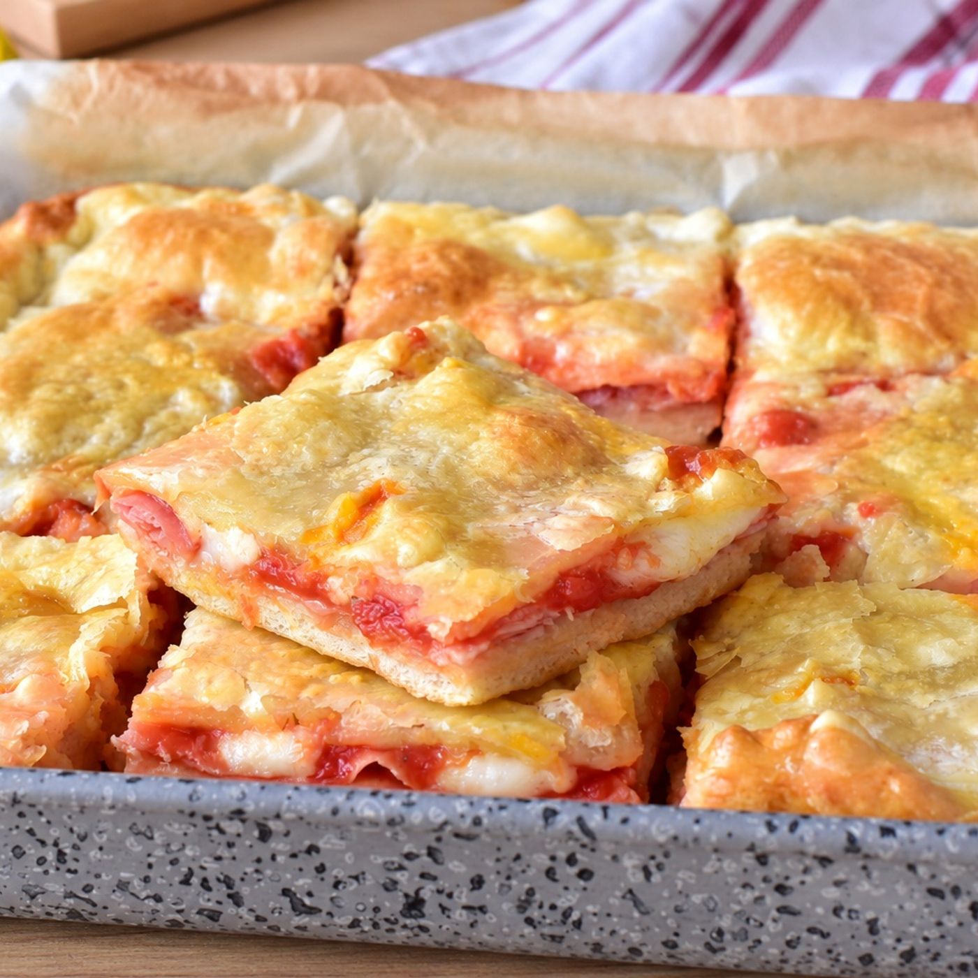 Pizza Senza Lievito Ripiena al Pomodoro
