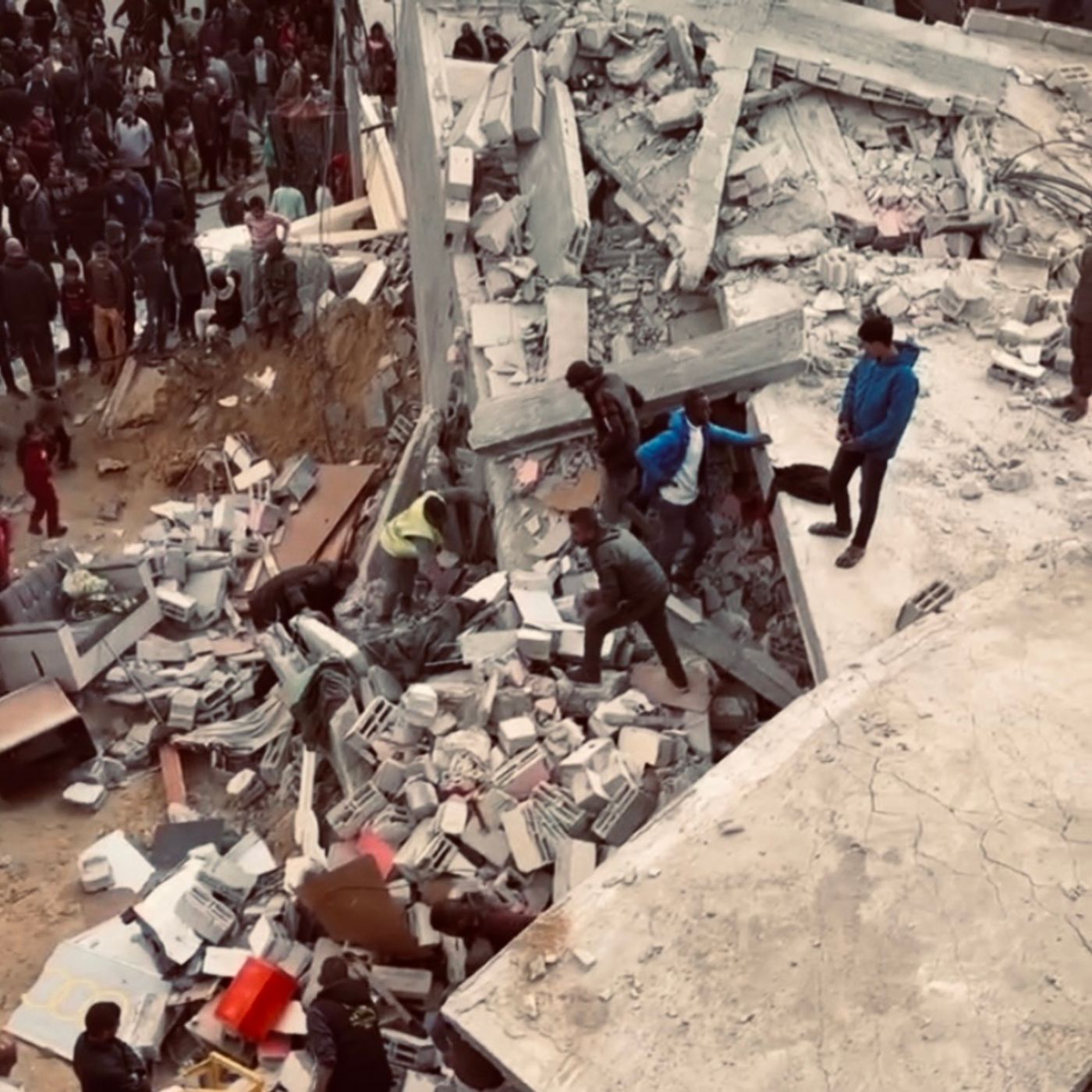 GAZA. Delegazione italiana in Egitto: "Immediato cessate il fuoco e corridoi umanitari" episode artwork