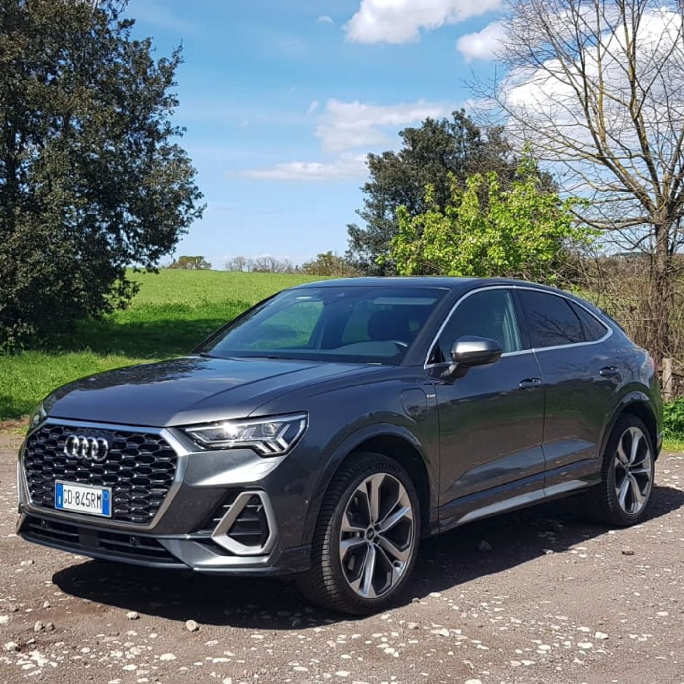 Audi Q3 Sportback 45 TFSI-e Plug-In Hybrid – Suv sportivo alla spina episode artwork