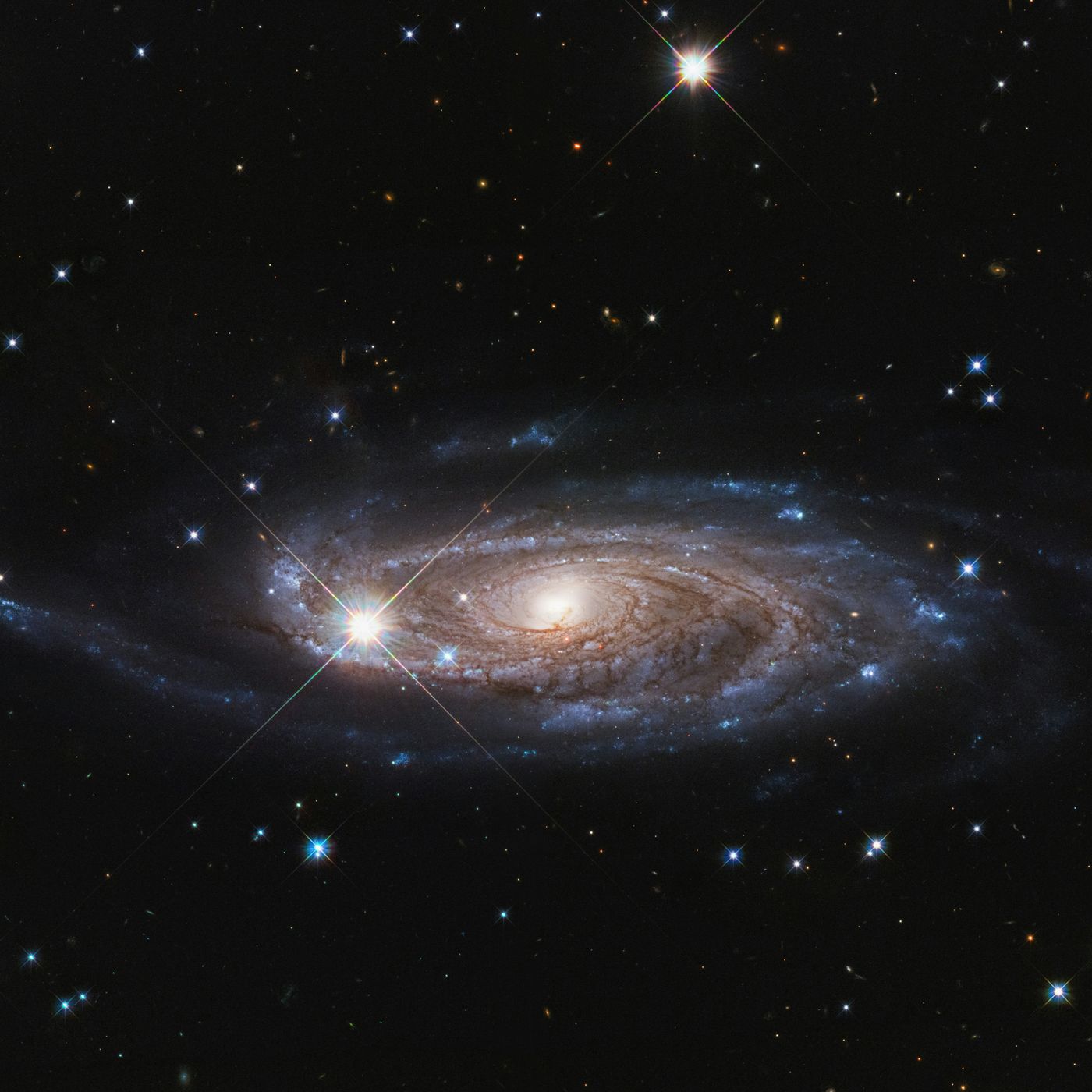 La Voyager de Aparici: "La Galaxia más grande conocida o cuánto puede crecer una galaxia"