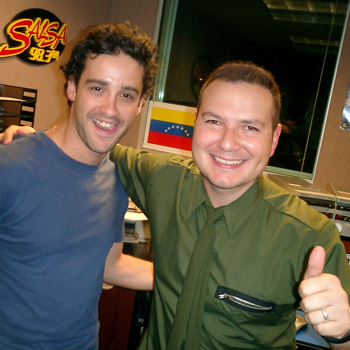 Los Amigos Invisibles - Saludo en 2008 episode artwork